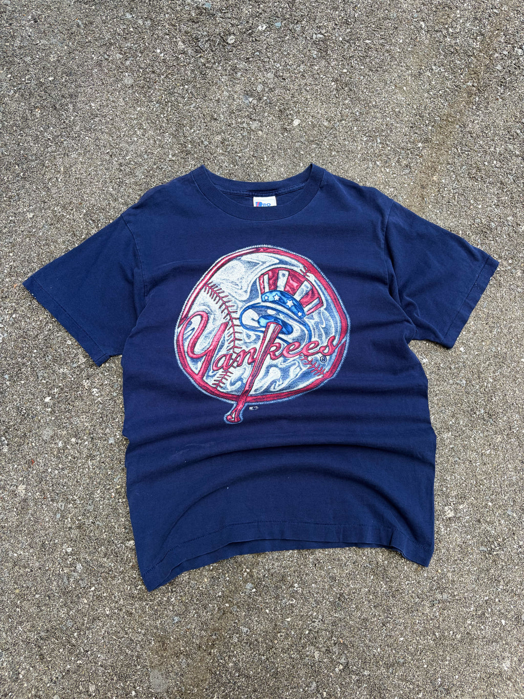 Vintage New York Yankees MLB Metallic Top Hat Logo Graphic T-Shirt Size Medium