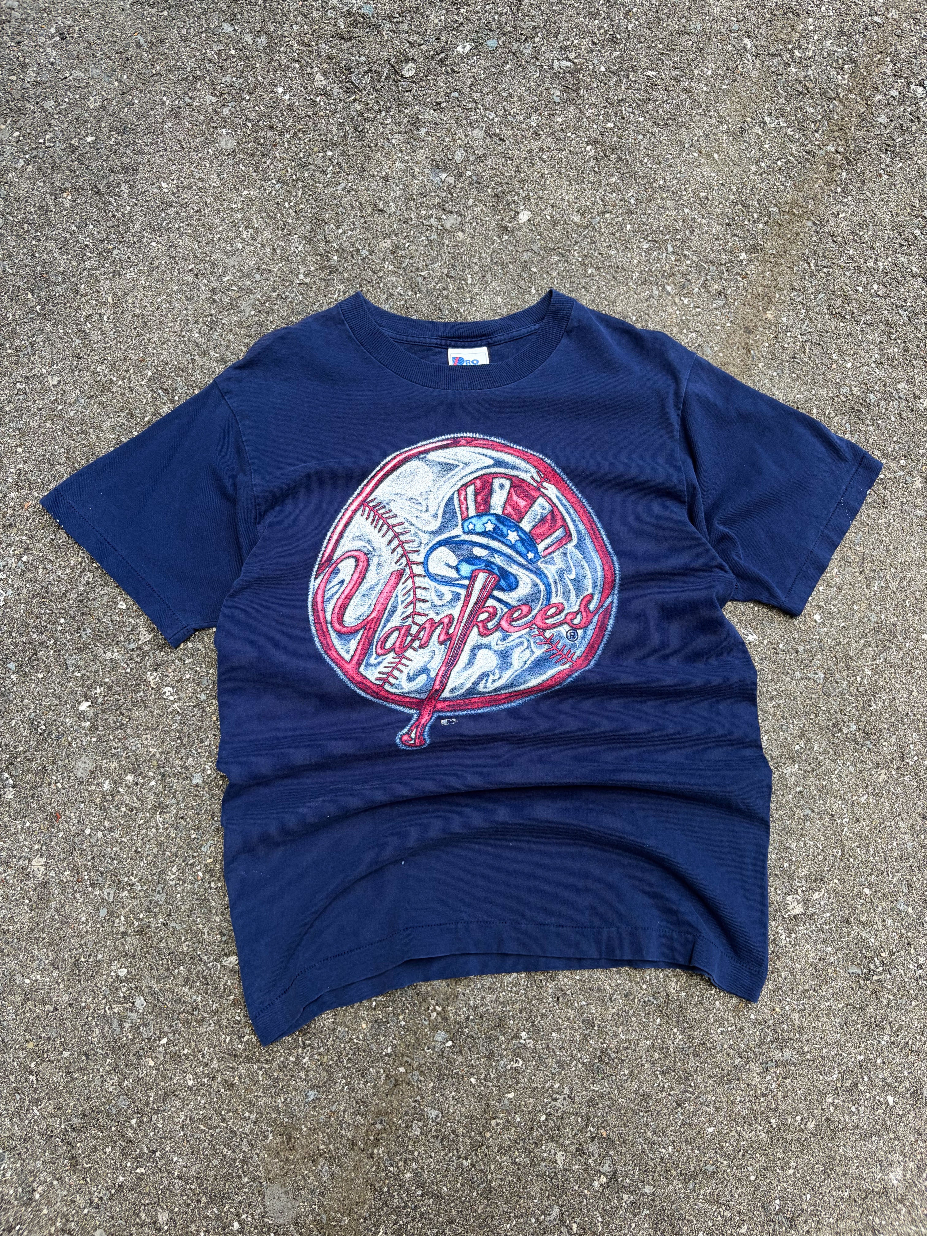 Vintage New York Yankees MLB Metallic Top Hat Logo Graphic T-Shirt Size Medium