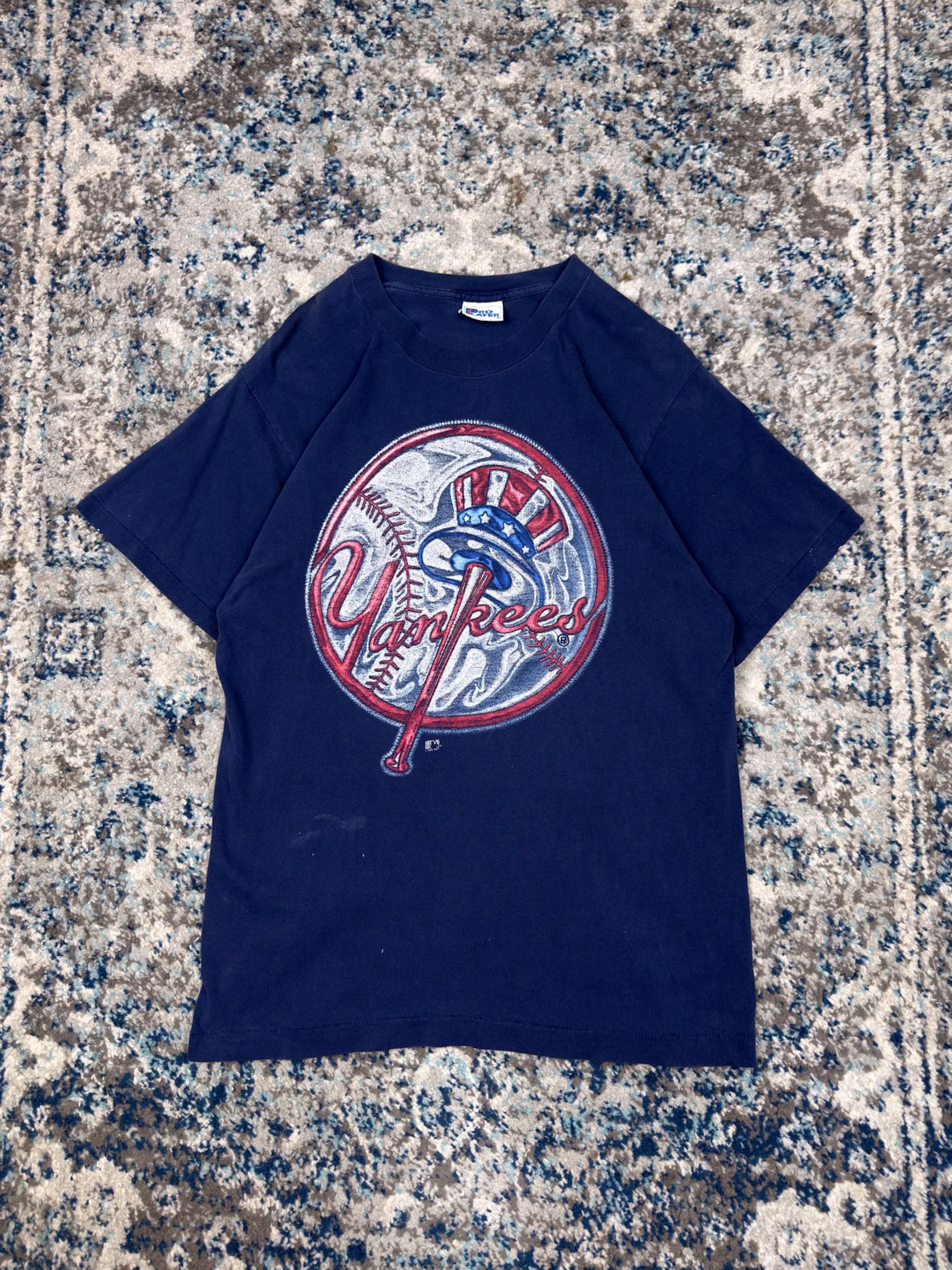 Vintage New York Yankees MLB Metallic Top Hat Logo Graphic T-Shirt Size Medium