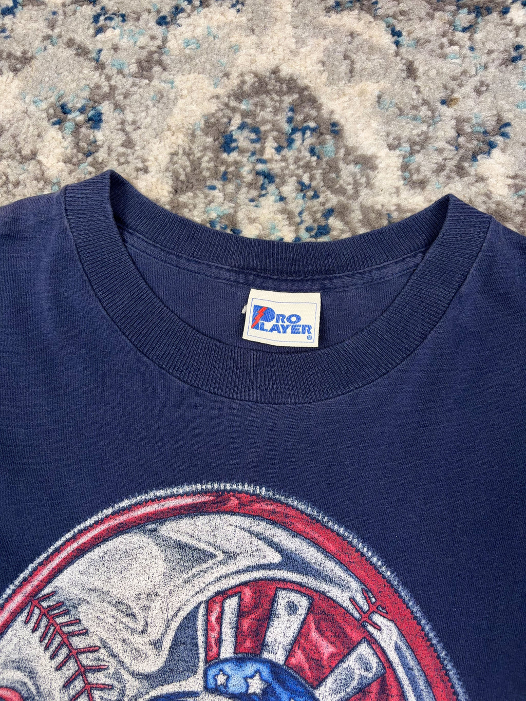 Vintage New York Yankees MLB Metallic Top Hat Logo Graphic T-Shirt Size Medium