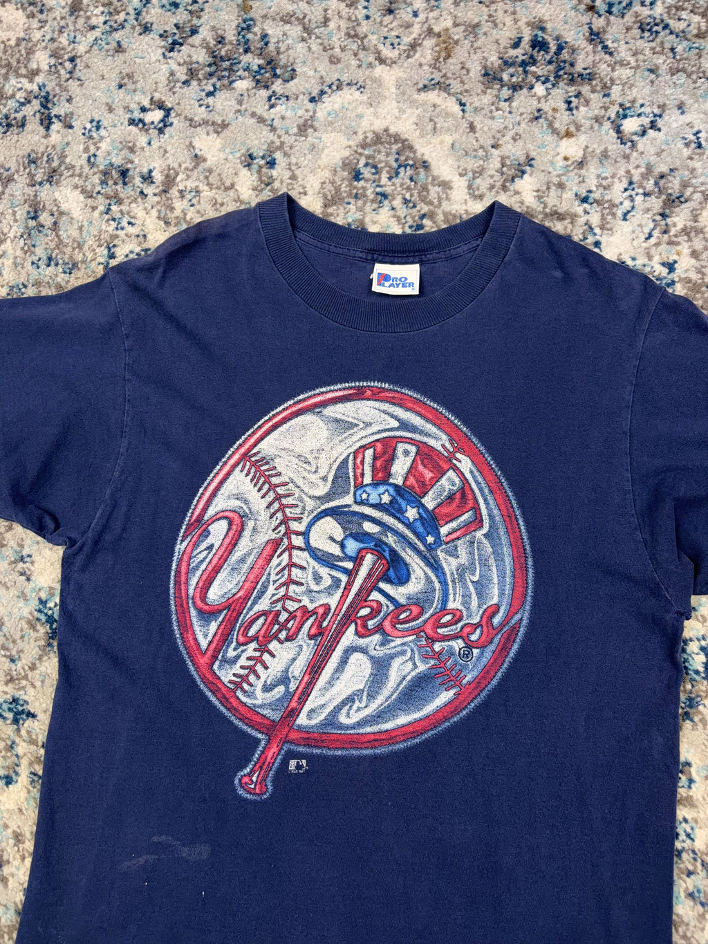 Vintage New York Yankees MLB Metallic Top Hat Logo Graphic T-Shirt Size Medium