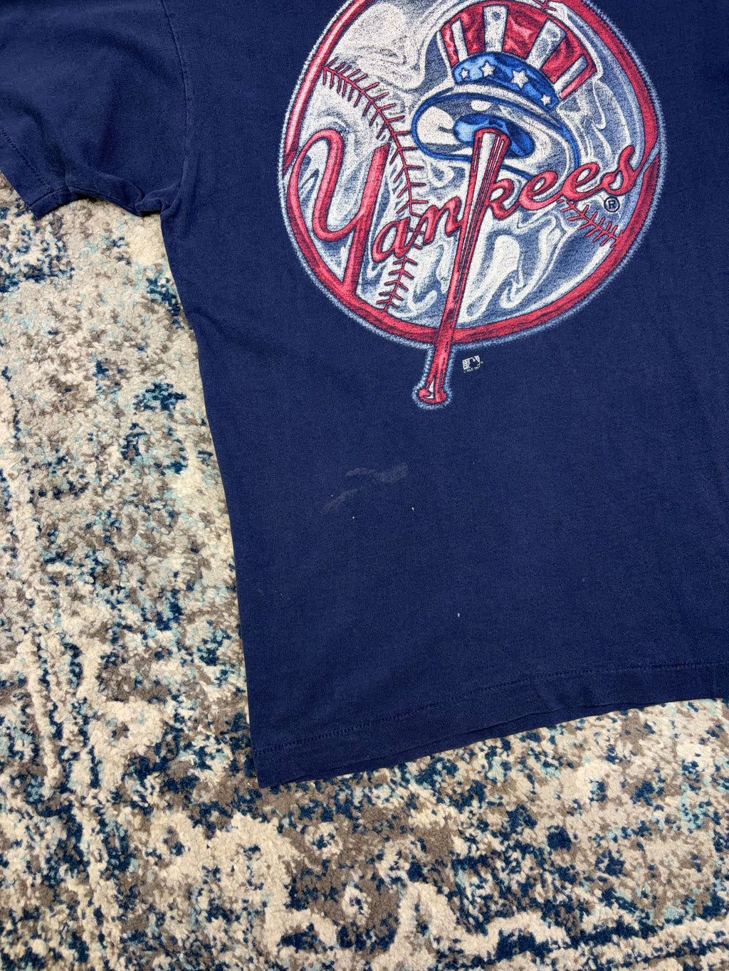 Vintage New York Yankees MLB Metallic Top Hat Logo Graphic T-Shirt Size Medium
