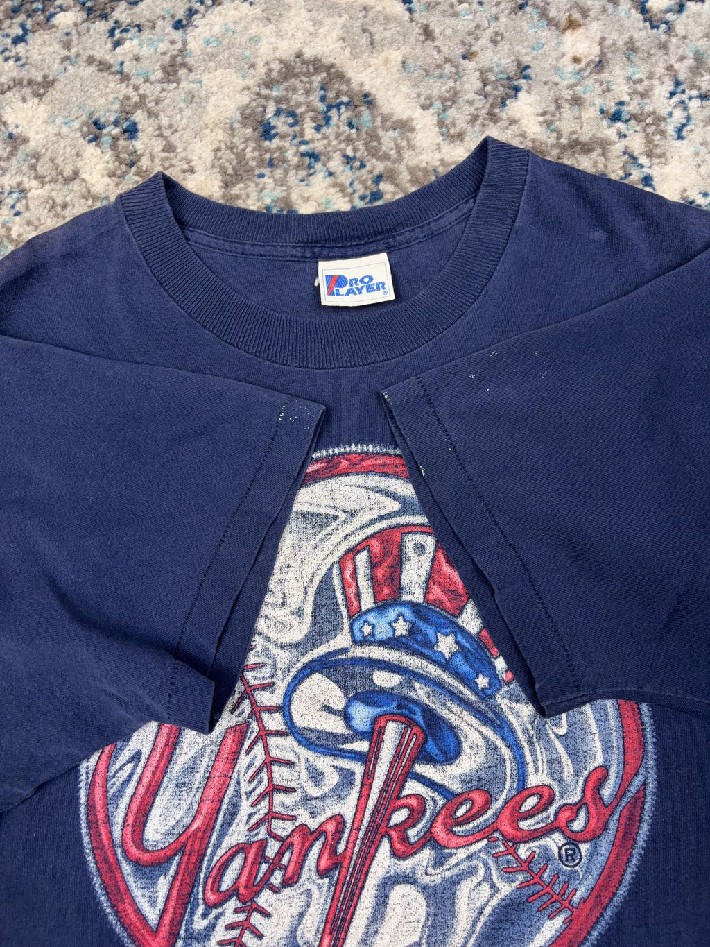Vintage New York Yankees MLB Metallic Top Hat Logo Graphic T-Shirt Size Medium