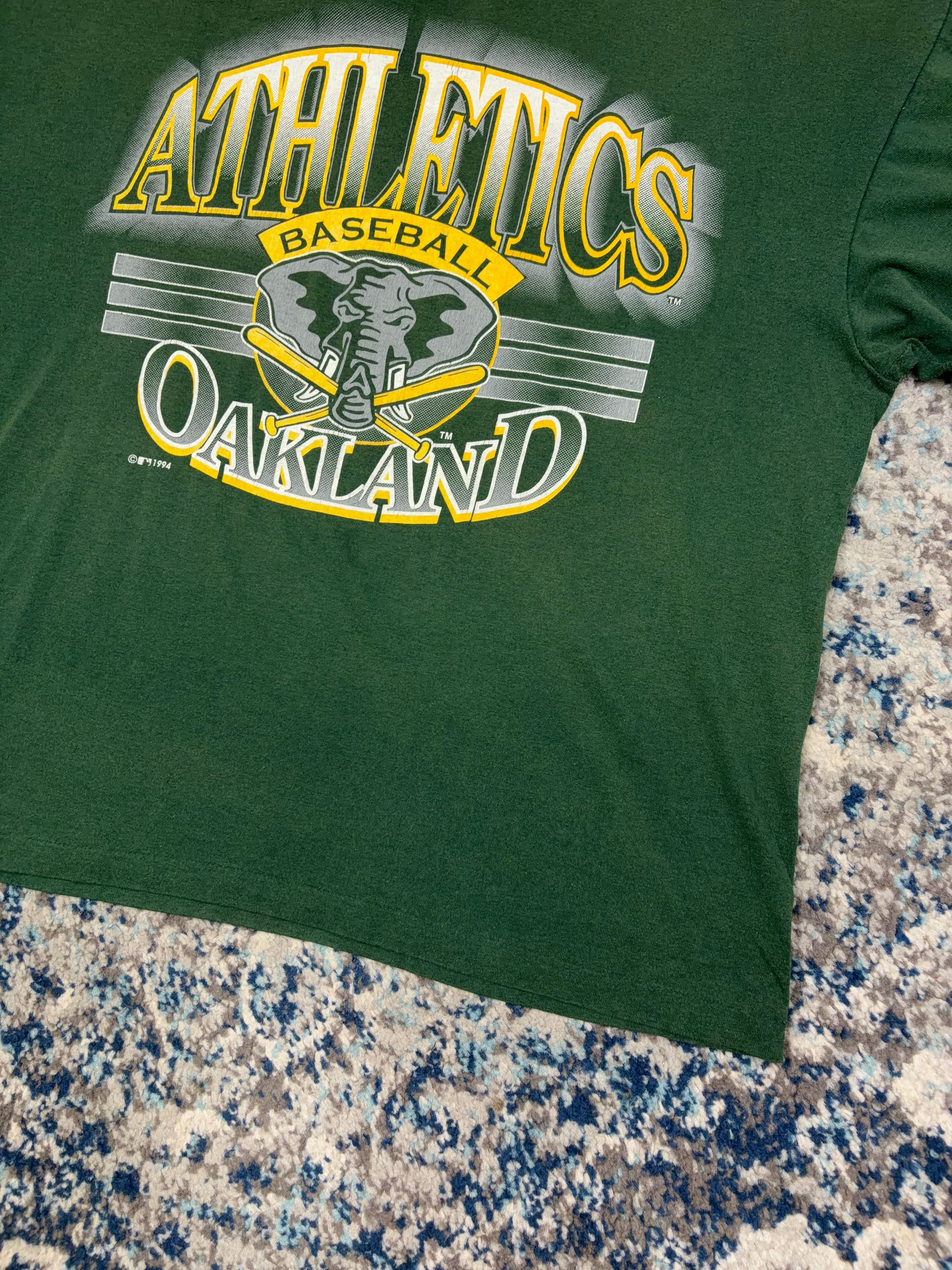 Vintage 1994 Oakland Athletics MLB Big Spellout Logo Graphic T-Shirt Size XL