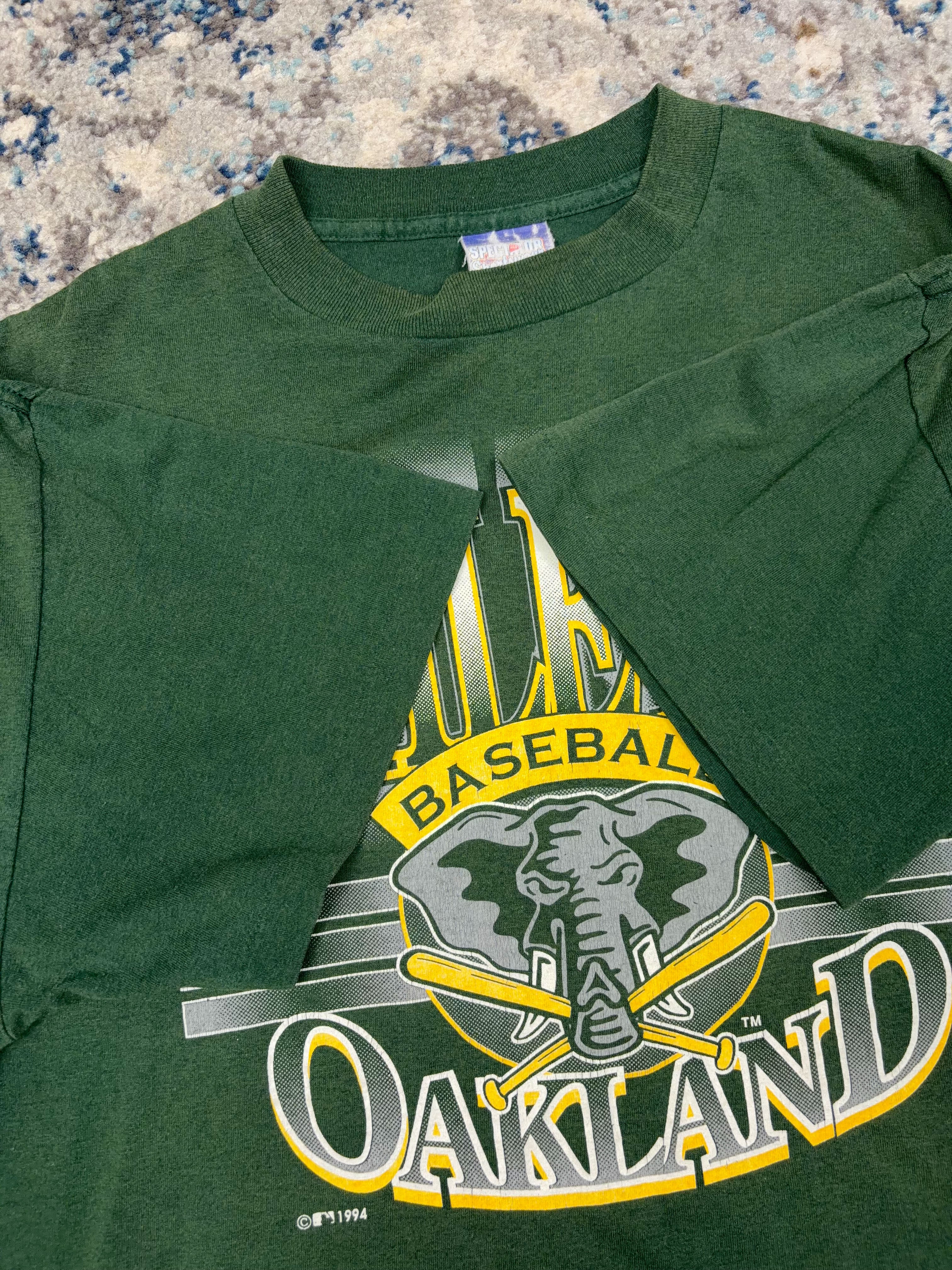 Vintage 1994 Oakland Athletics MLB Big Spellout Logo Graphic T-Shirt Size XL