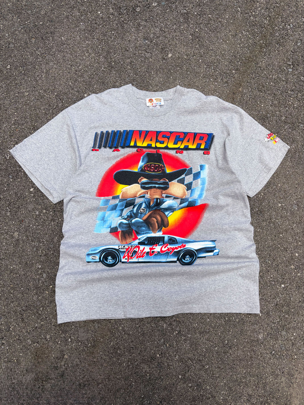 Vintage 1998 Wile E. Coyote Nascar Racing Cartoon Graphic T-Shirt Size XL
