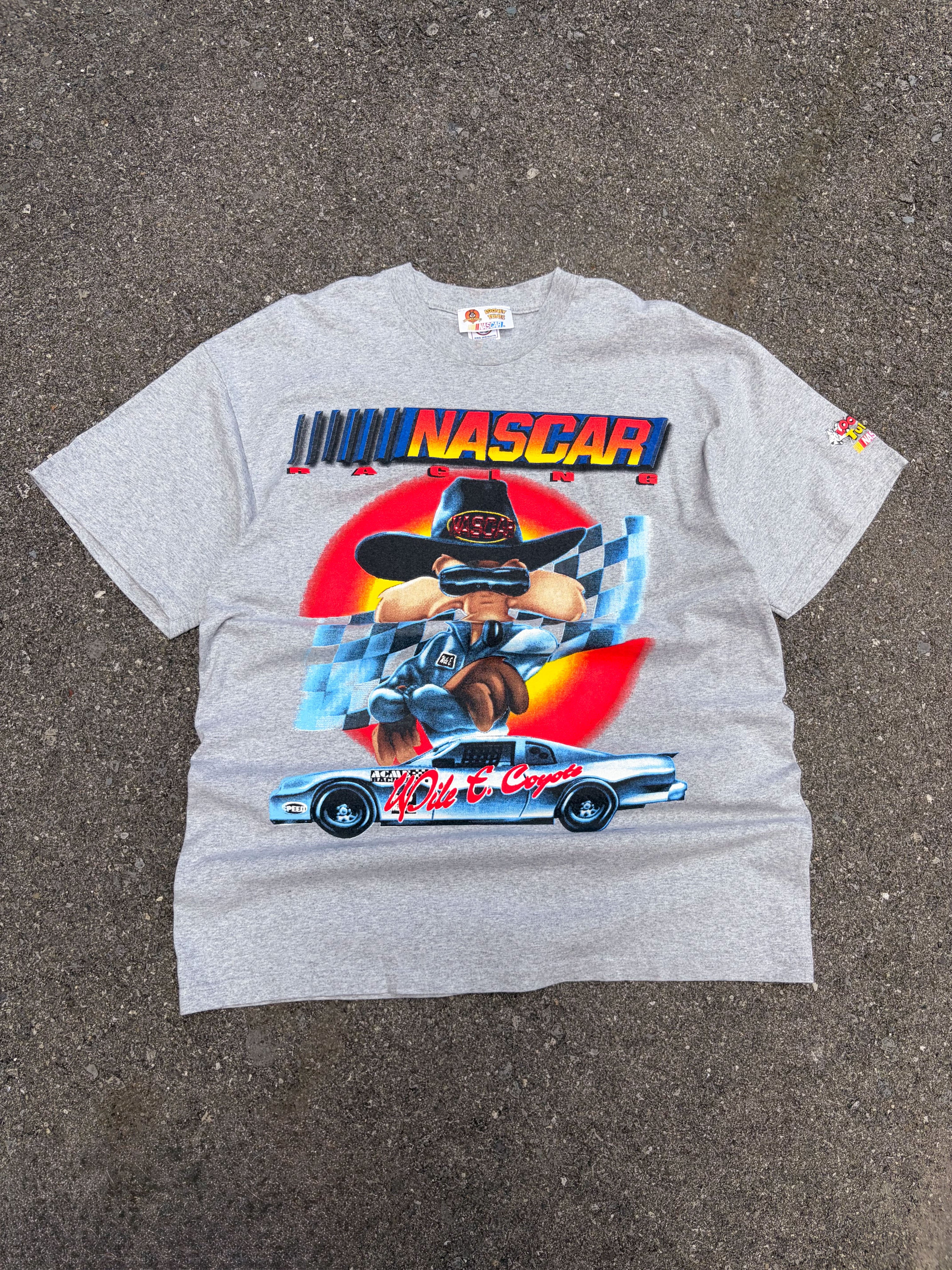 Vintage 1998 Wile E. Coyote Nascar Racing Cartoon Graphic T-Shirt Size XL