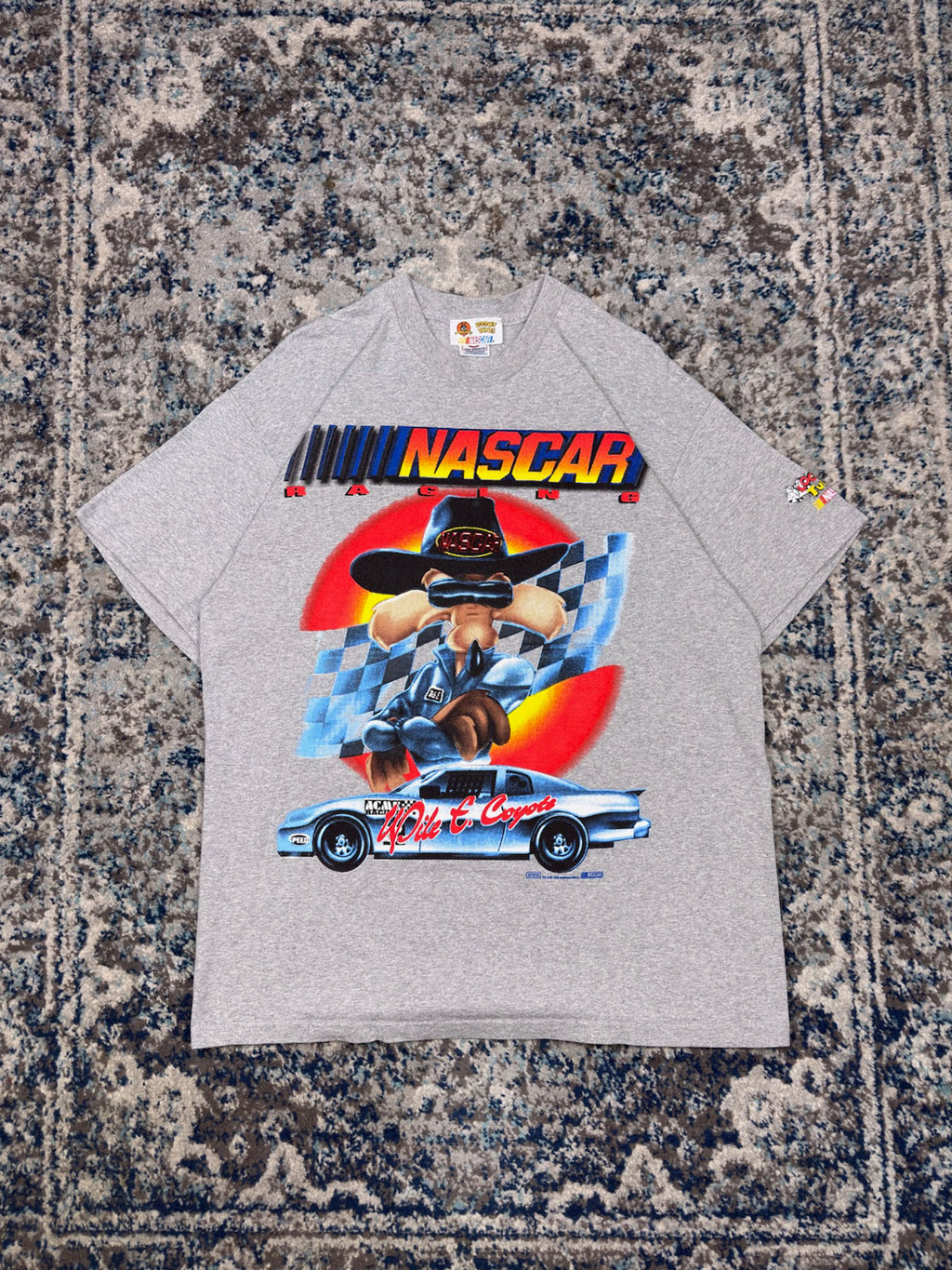 Vintage 1998 Wile E. Coyote Nascar Racing Cartoon Graphic T-Shirt Size XL