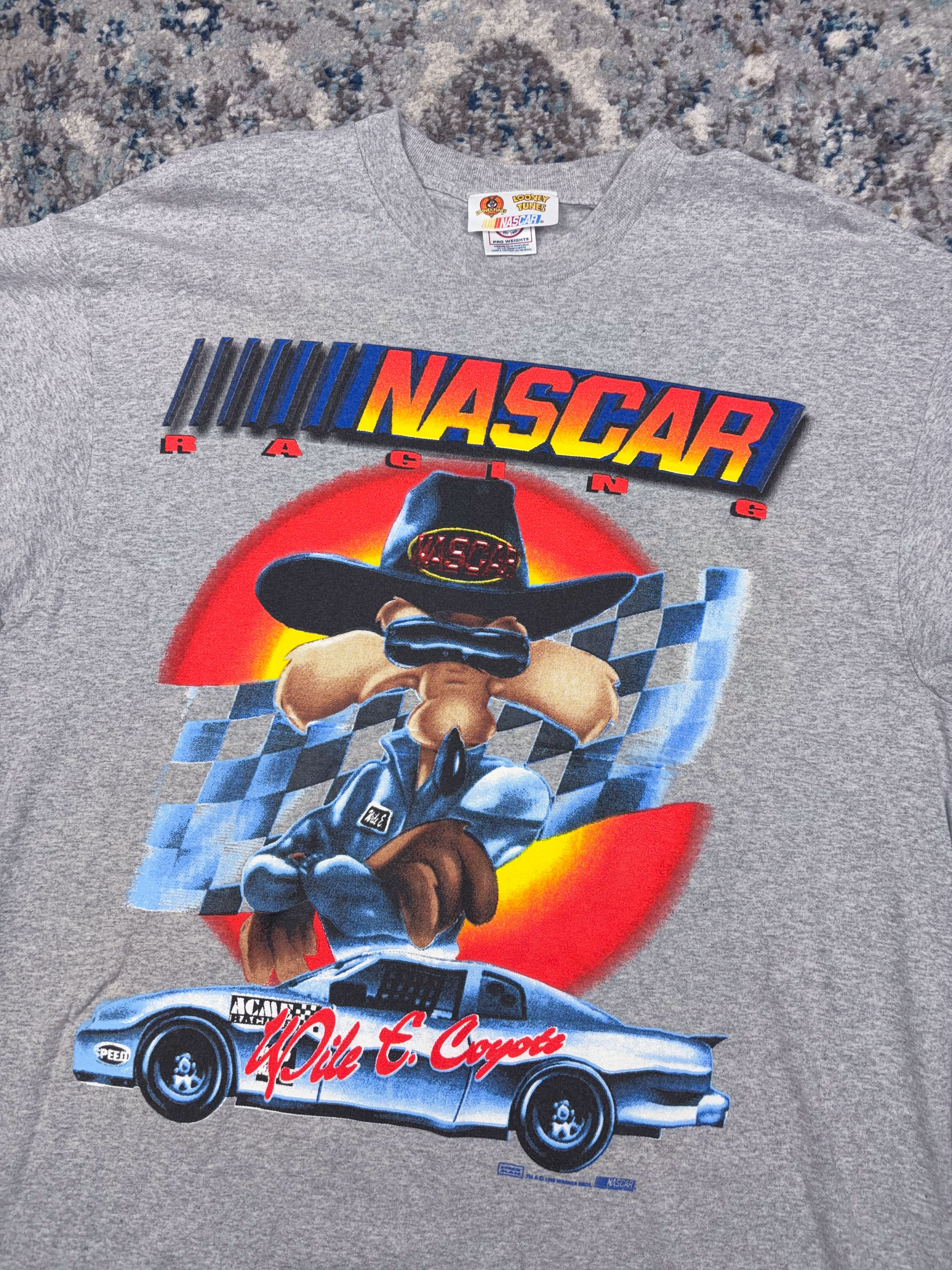 Vintage 1998 Wile E. Coyote Nascar Racing Cartoon Graphic T-Shirt Size XL