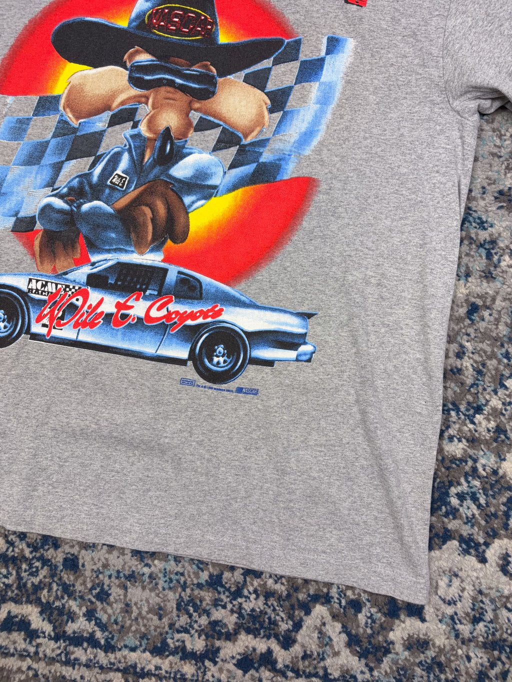 Vintage 1998 Wile E. Coyote Nascar Racing Cartoon Graphic T-Shirt Size XL