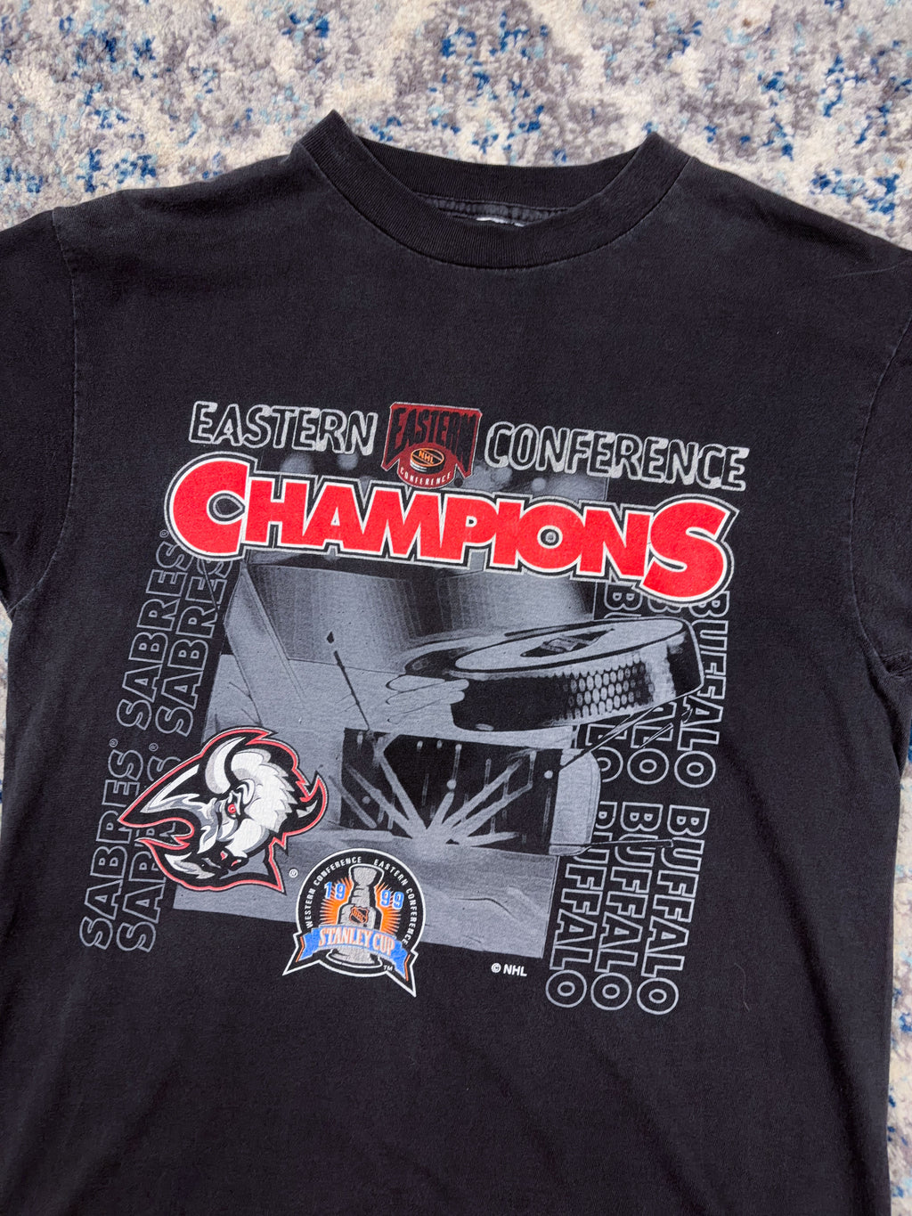 Vintage 1999 Buffalo Sabres NHL Eastern Conference Champs Graphic T-Shirt Size Large