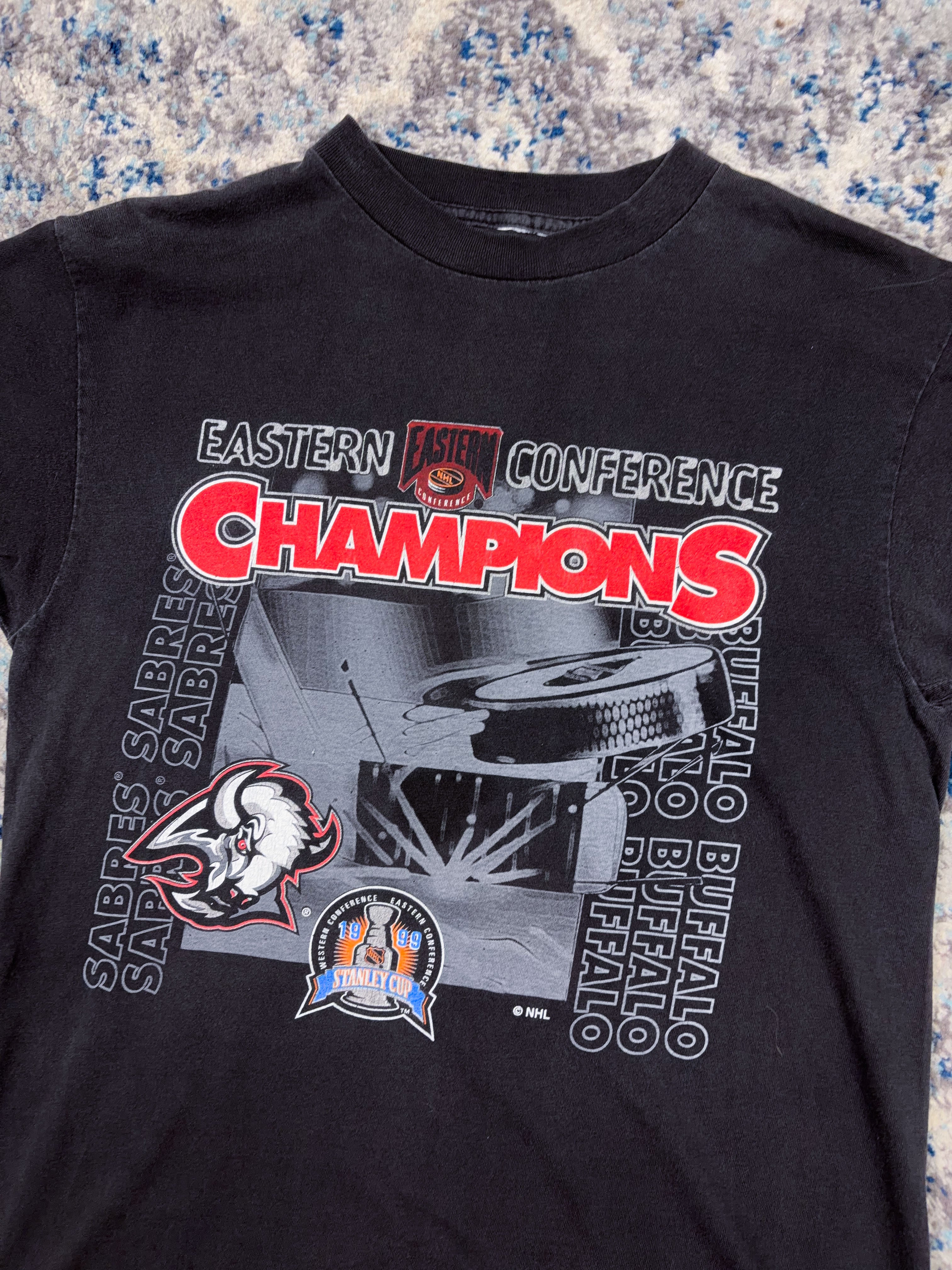 Vintage 1999 Buffalo Sabres NHL Eastern Conference Champs Graphic T-Shirt Size Large