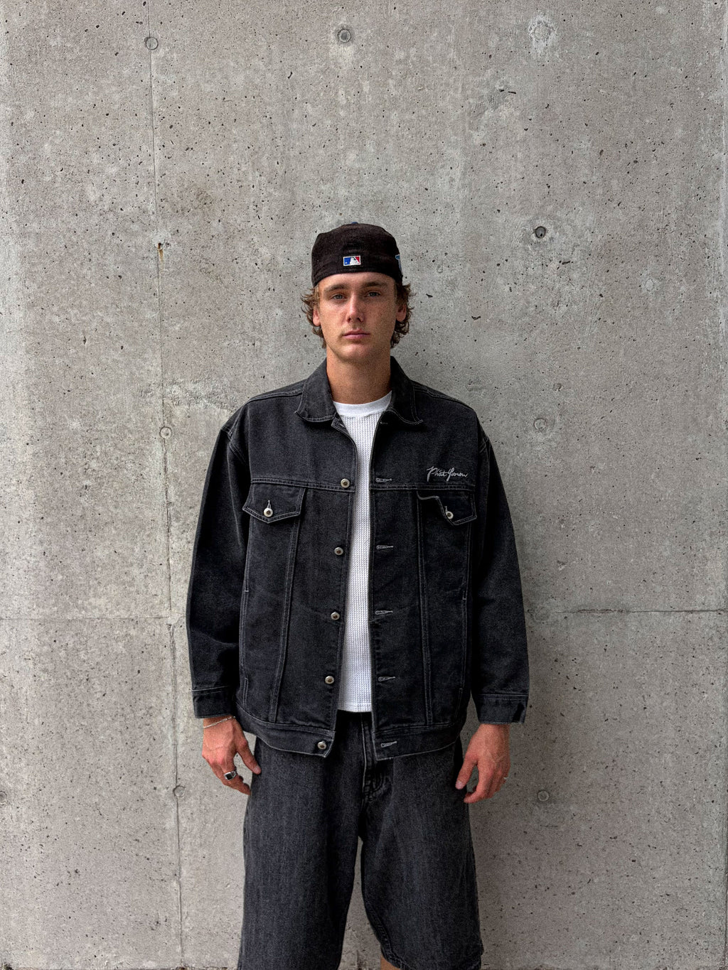 Vintage Y2K Phat Farm Embroidered Script Logo Black Wash Denim Trucker Jacket Size XL