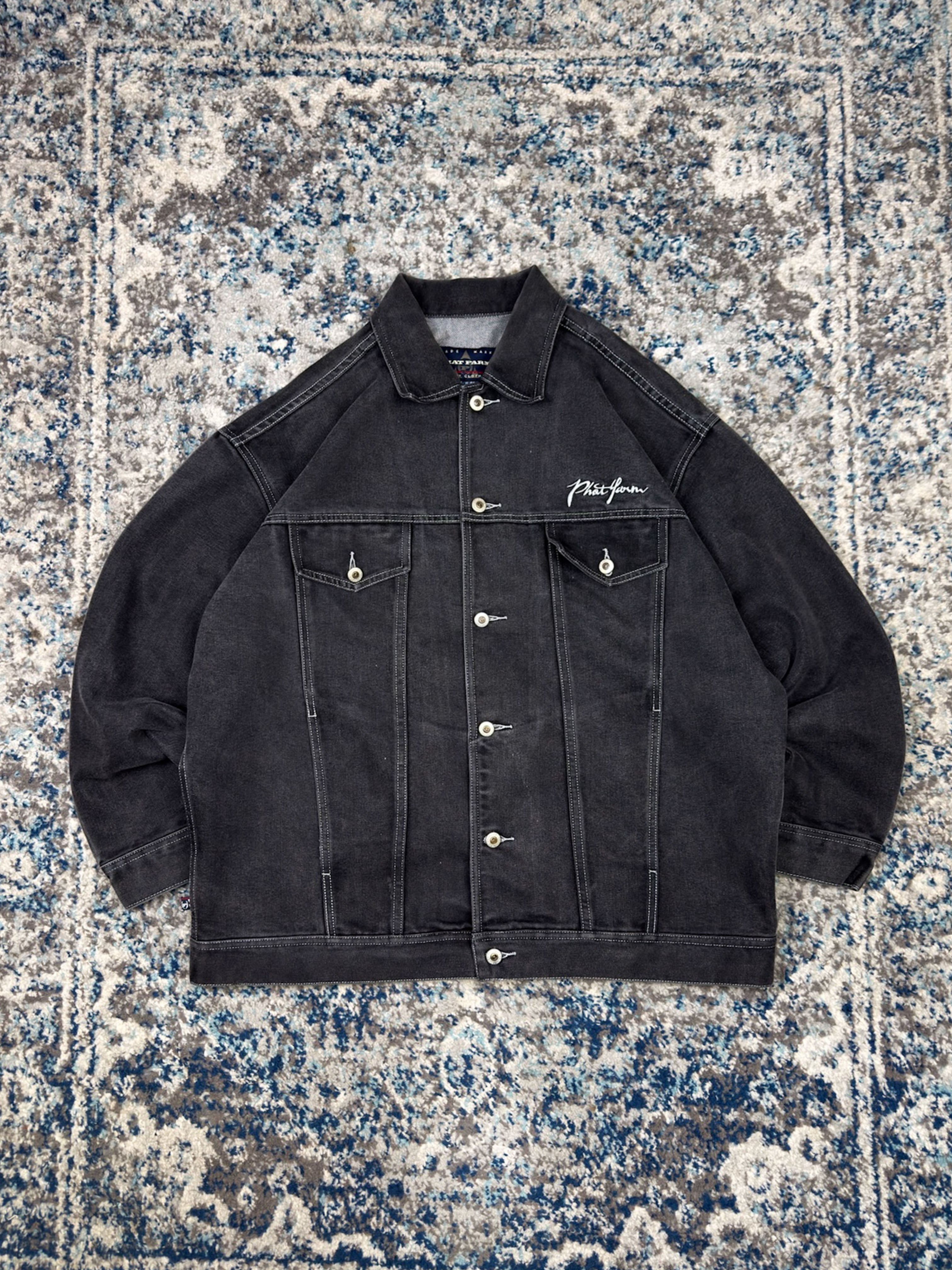 Vintage Y2K Phat Farm Embroidered Script Logo Black Wash Denim Trucker Jacket Size XL