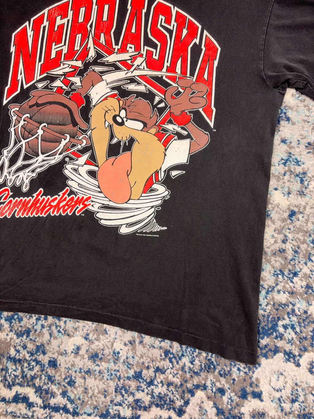 Vintage 1993 Nebraska Cornhuskers NCAA Taz Looney Tunes Graphic T-Shirt Size Large
