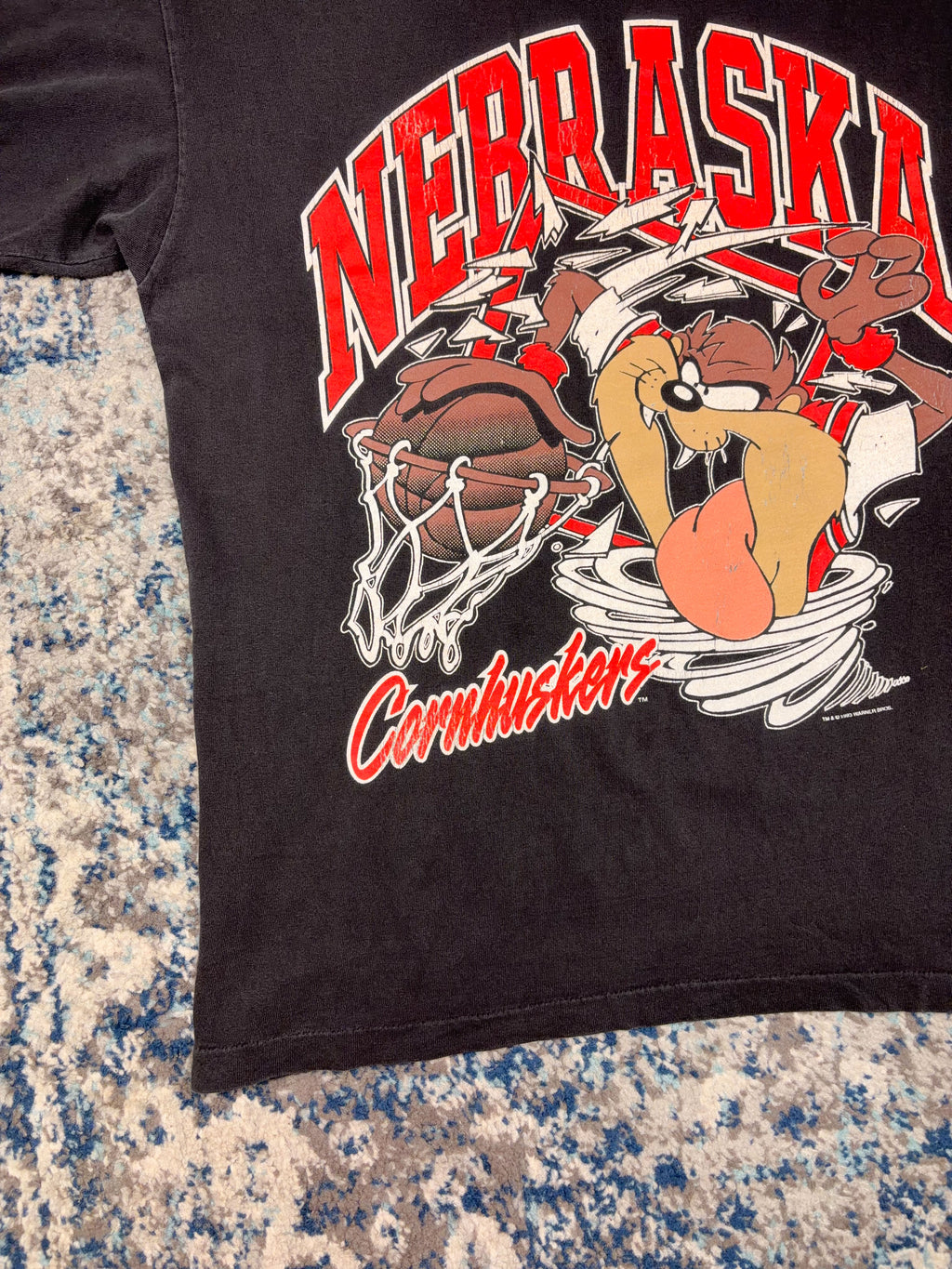 Vintage 1993 Nebraska Cornhuskers NCAA Taz Looney Tunes Graphic T-Shirt Size Large