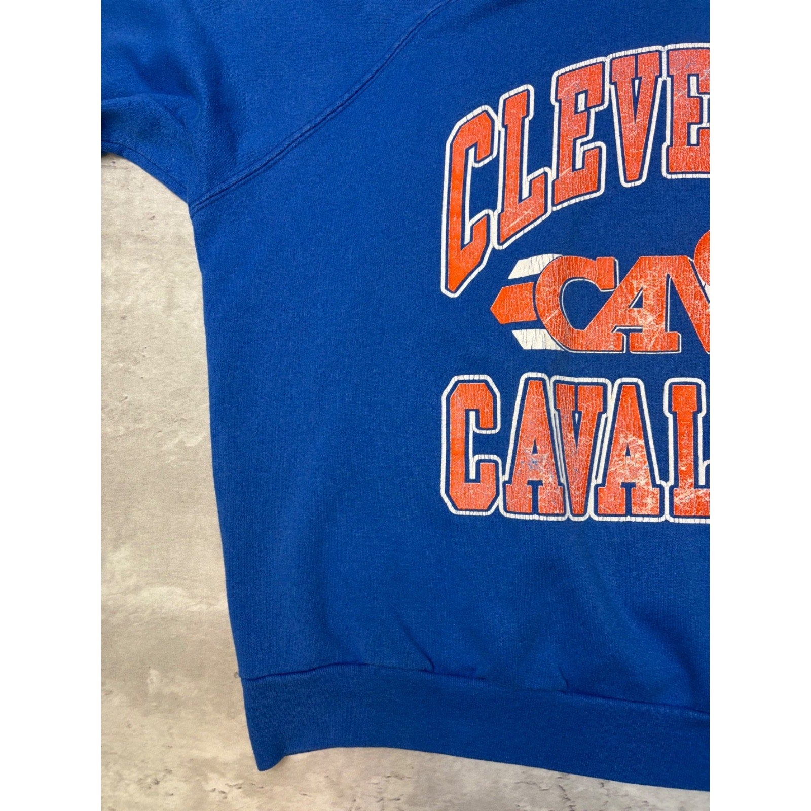 Vintage 80s/90s Cleveland Cavaliers NBA Graphic Spellout Sweatshirt Size Medium