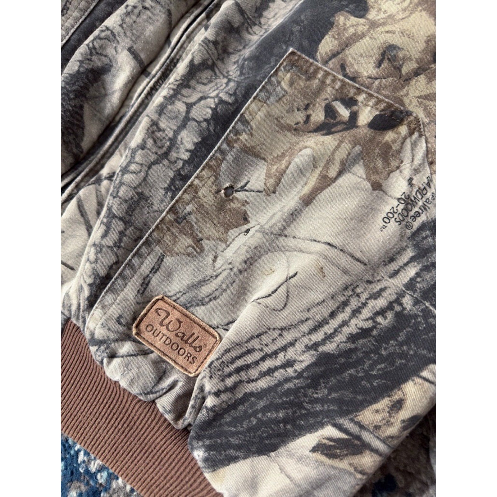 Vintage Walls Quilted Lined Realtree Hardwoods Camo Hooded Bomber Jacket Size XL
