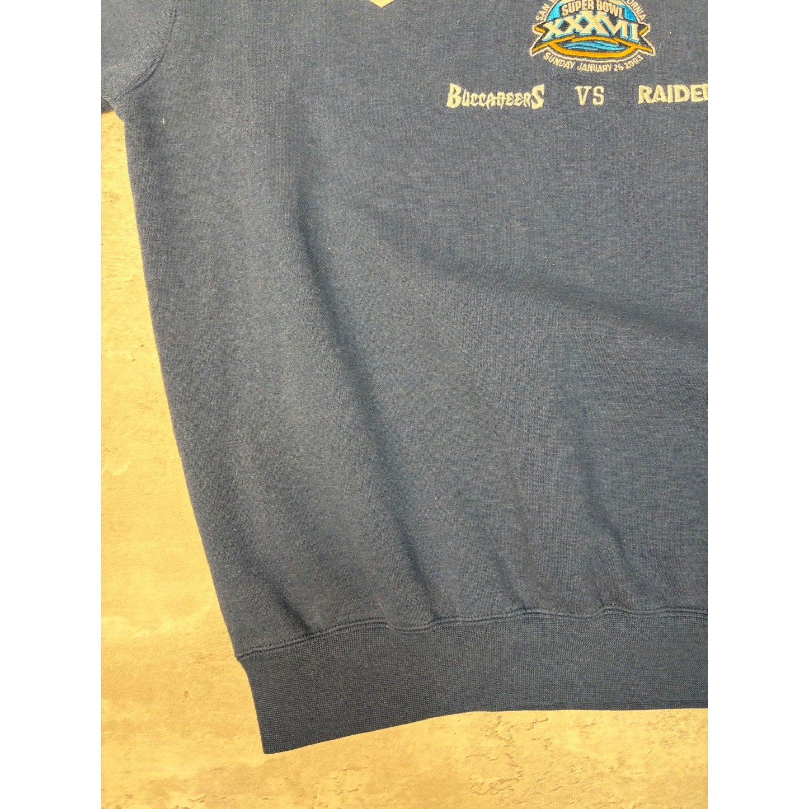 Vintage 2003 Buccaneers Vs Raiders NFL Super Bowl XXXVII Sweatshirt Size Large