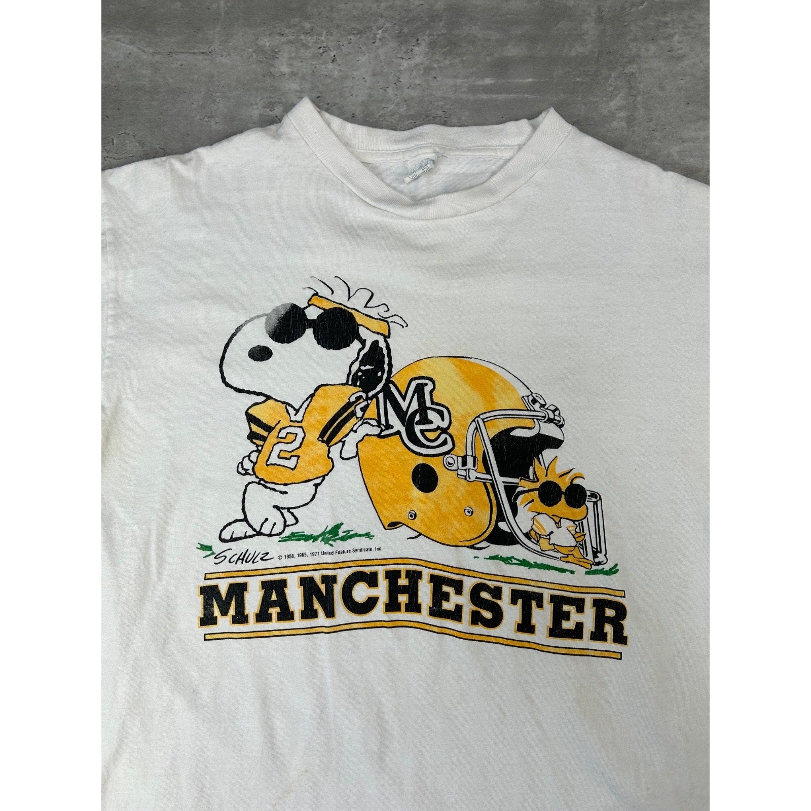 Vintage 90s Manchester College Peanuts Snoopy Collegiate Graphic T-Shirt Size XL