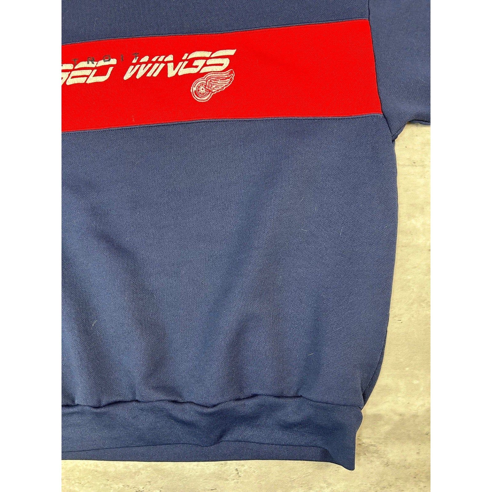 Vintage 90s Detroit Red Wings NHL Embroidered Spellout Sweatshirt Size Large