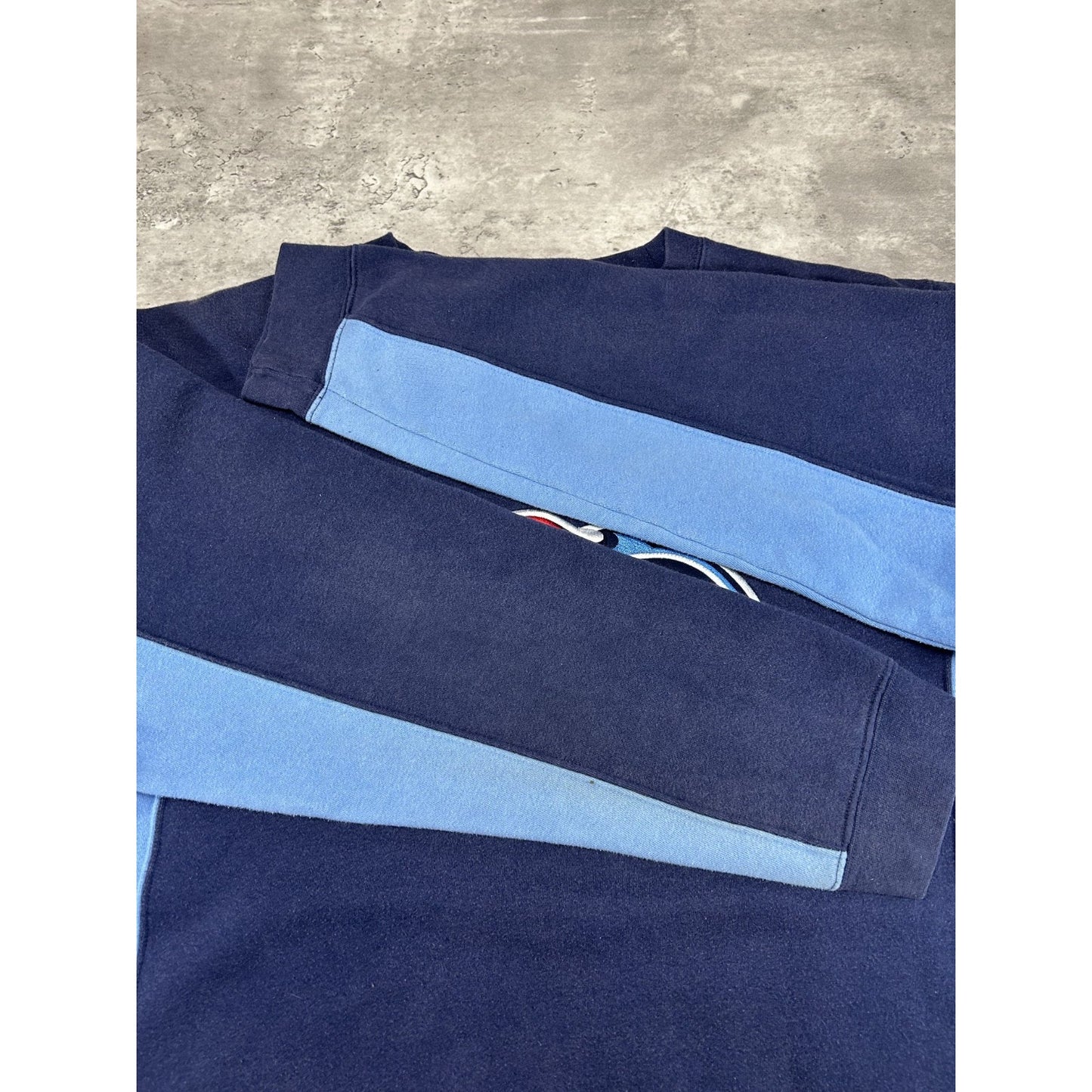 Vintage Tennessee Titans NFL Embroidered Logo Reebok Football Sweatshirt Large