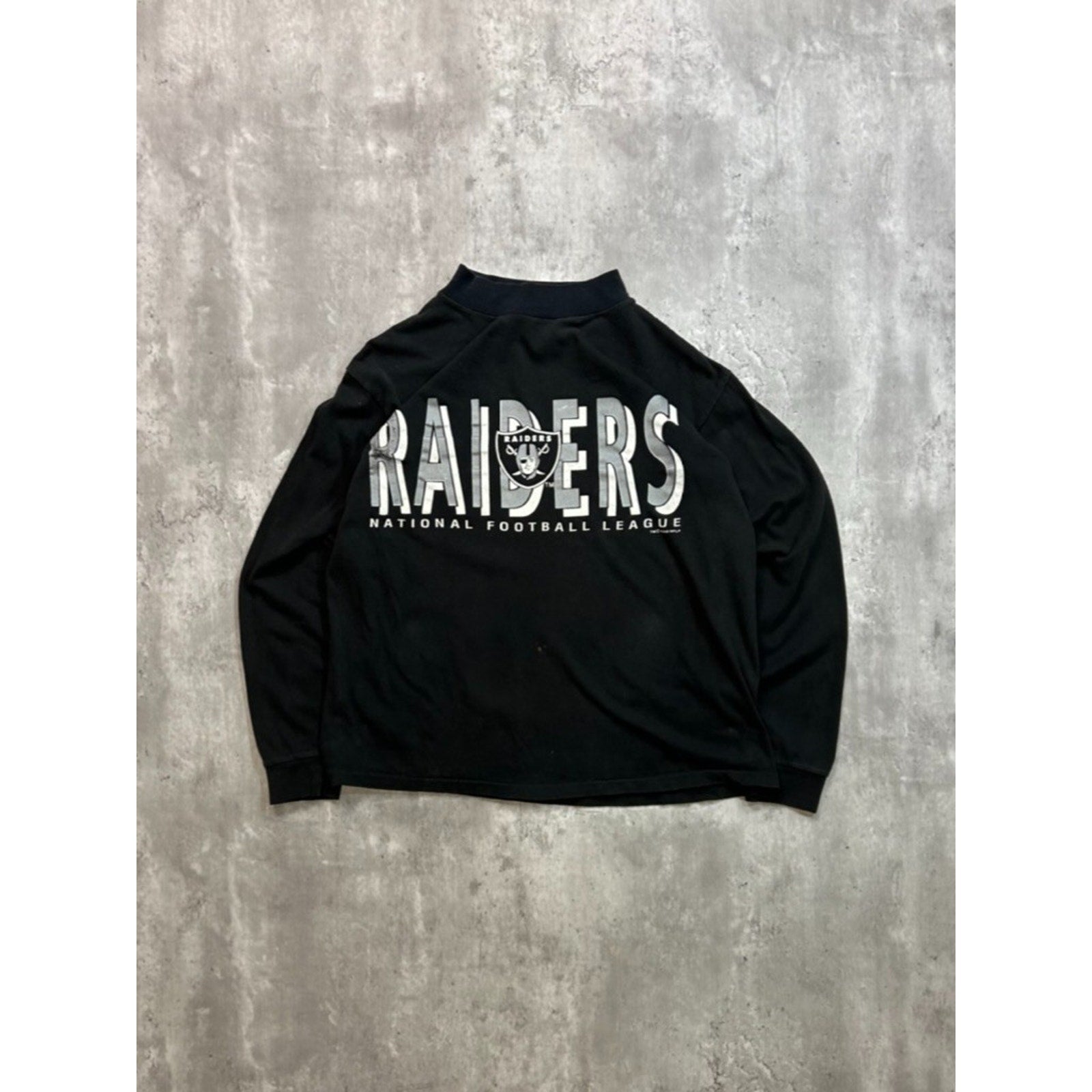 Vintage 1990 Oakland Raiders NFL Spellout Long Sleeve T-Shirt Size Medium