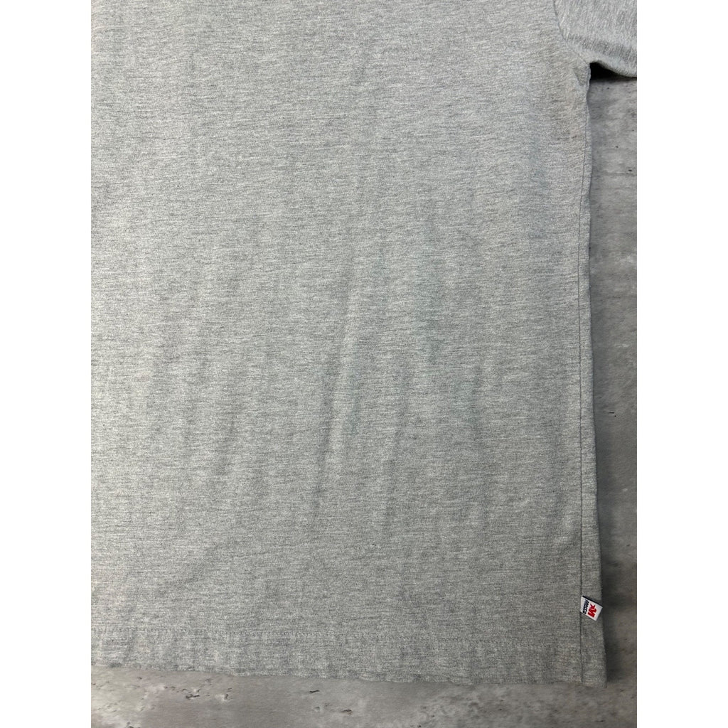 Vintage Y2K Mecca USA Felt Embossed Spellout Graphic T-Shirt Size Medium