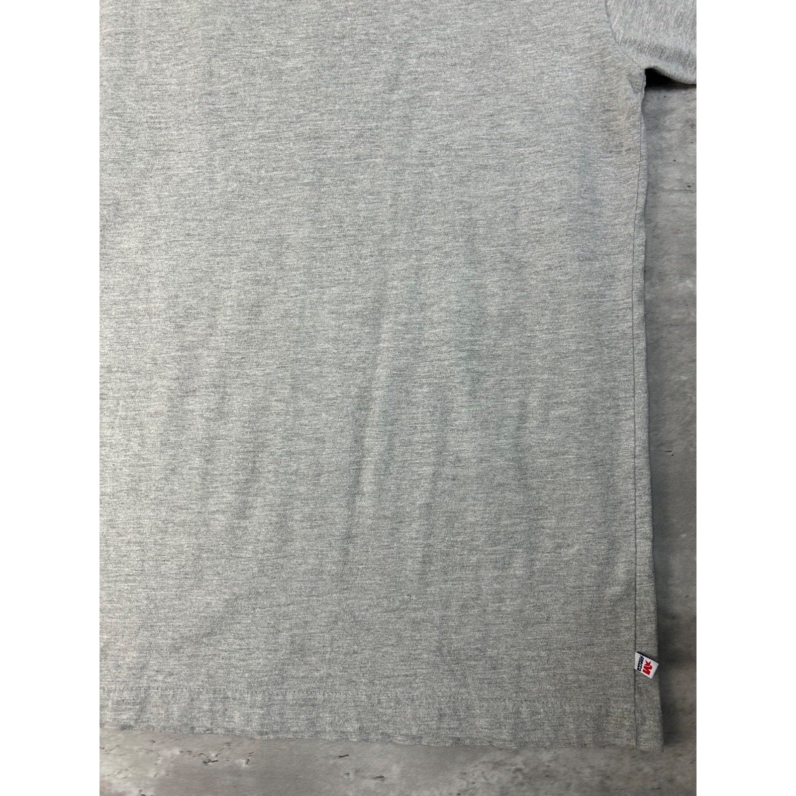 Vintage Y2K Mecca USA Felt Embossed Spellout Graphic T-Shirt Size Medium