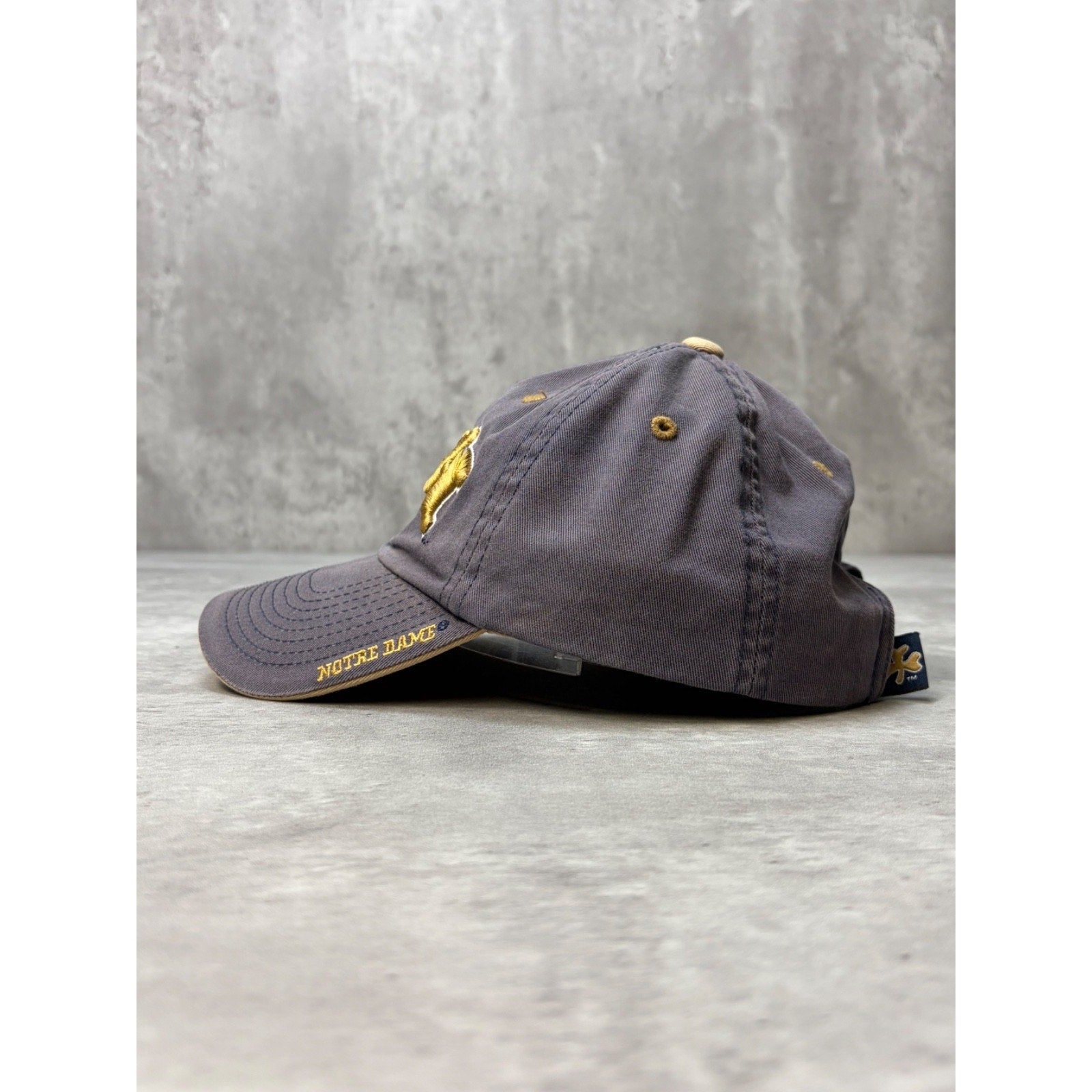 Vintage Notre Dame Fighting Irish NCAA Embroidered Logo Strapback Hat OSFA