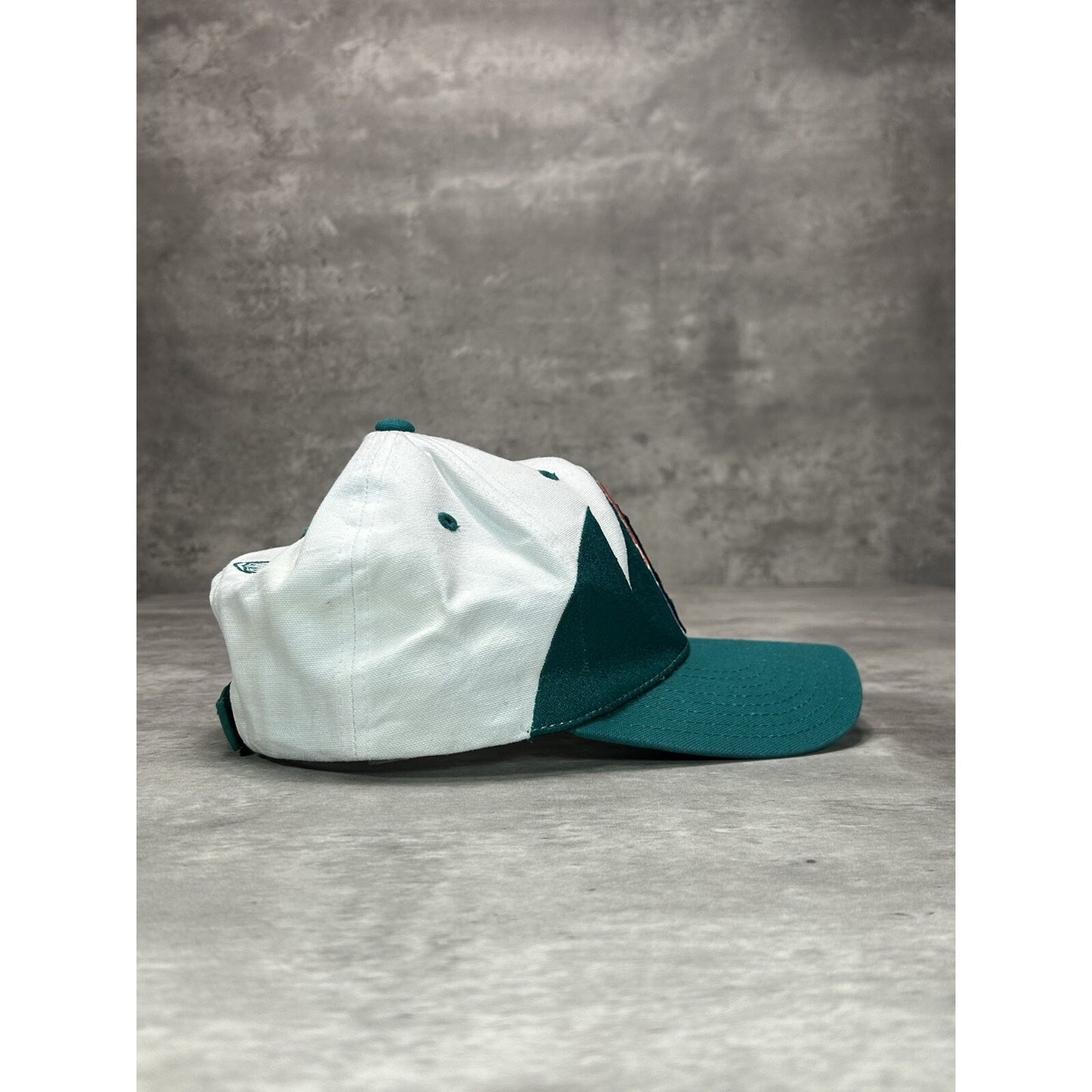 Vintage 2000s Miami Dolphins NFL Embroidered Sharktooth Reebok Snapback Hat OSFA