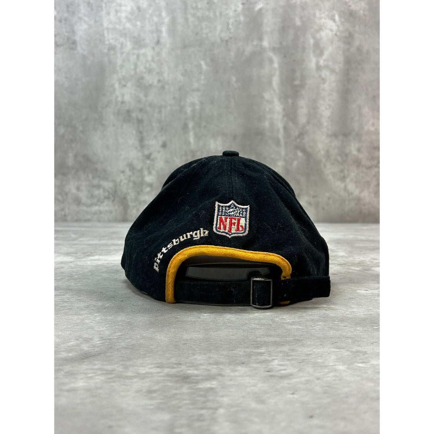 Vintage 90s Pittsburgh Steelers NFL Embroidered Logo Athletic Strapback Hat OSFA