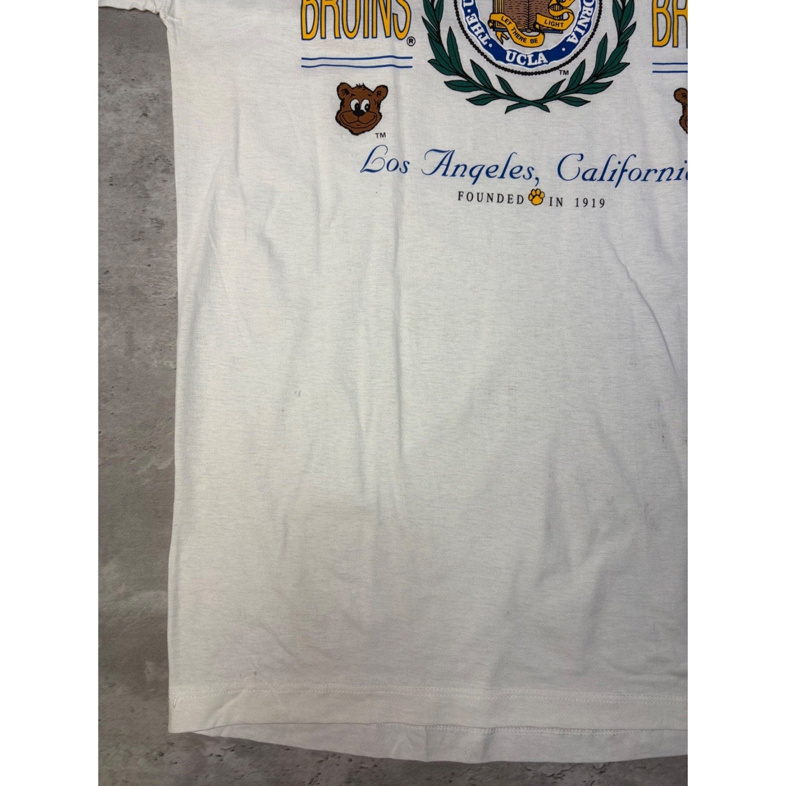 Vintage UCLA Bruins NCAA Graphic Crest Spellout T-Shirt Size Large