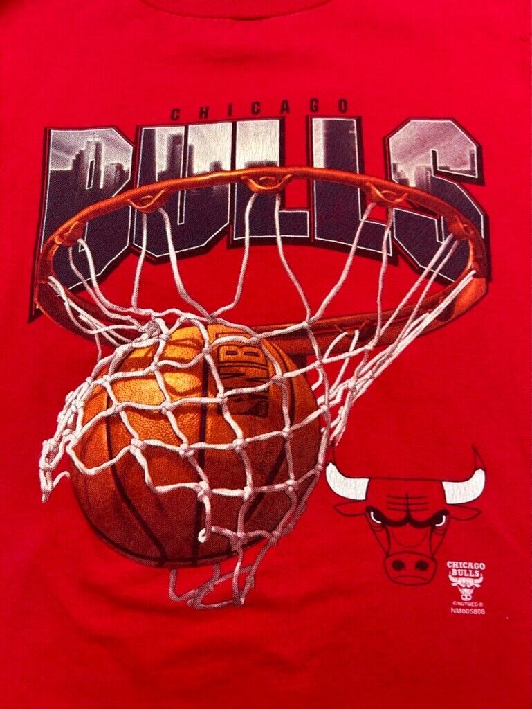 Vintage 90s Chicago Bulls NBA Basketball Graphic T-Shirt Size Small Red