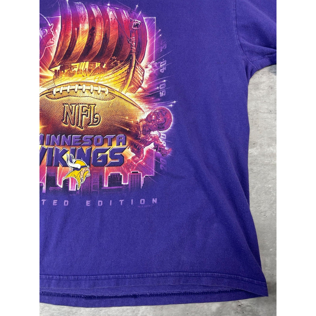 Vintage 1999 Minnesota Vikings NFL Football Graphic T-Shirt Size XL