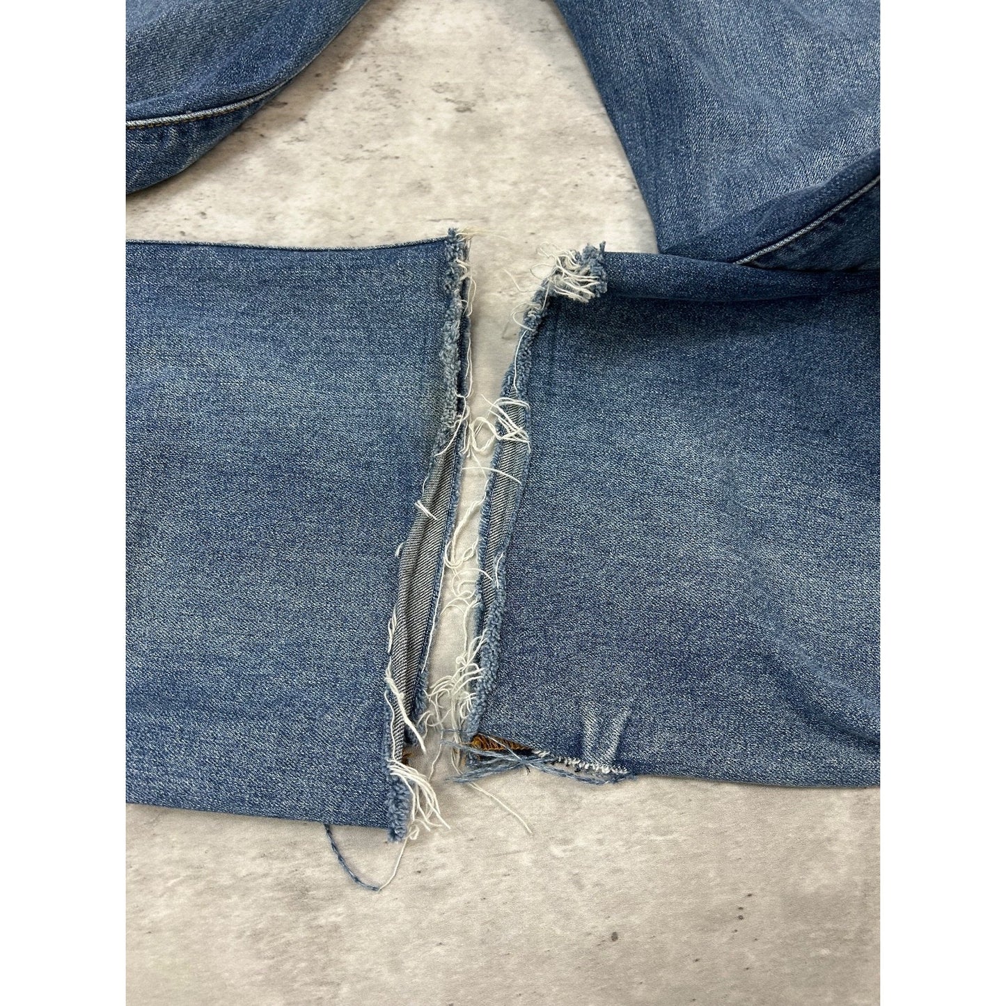 Vintage Y2K Parasuco Frayed Distressed Medium Wash Denim Pants Size 38