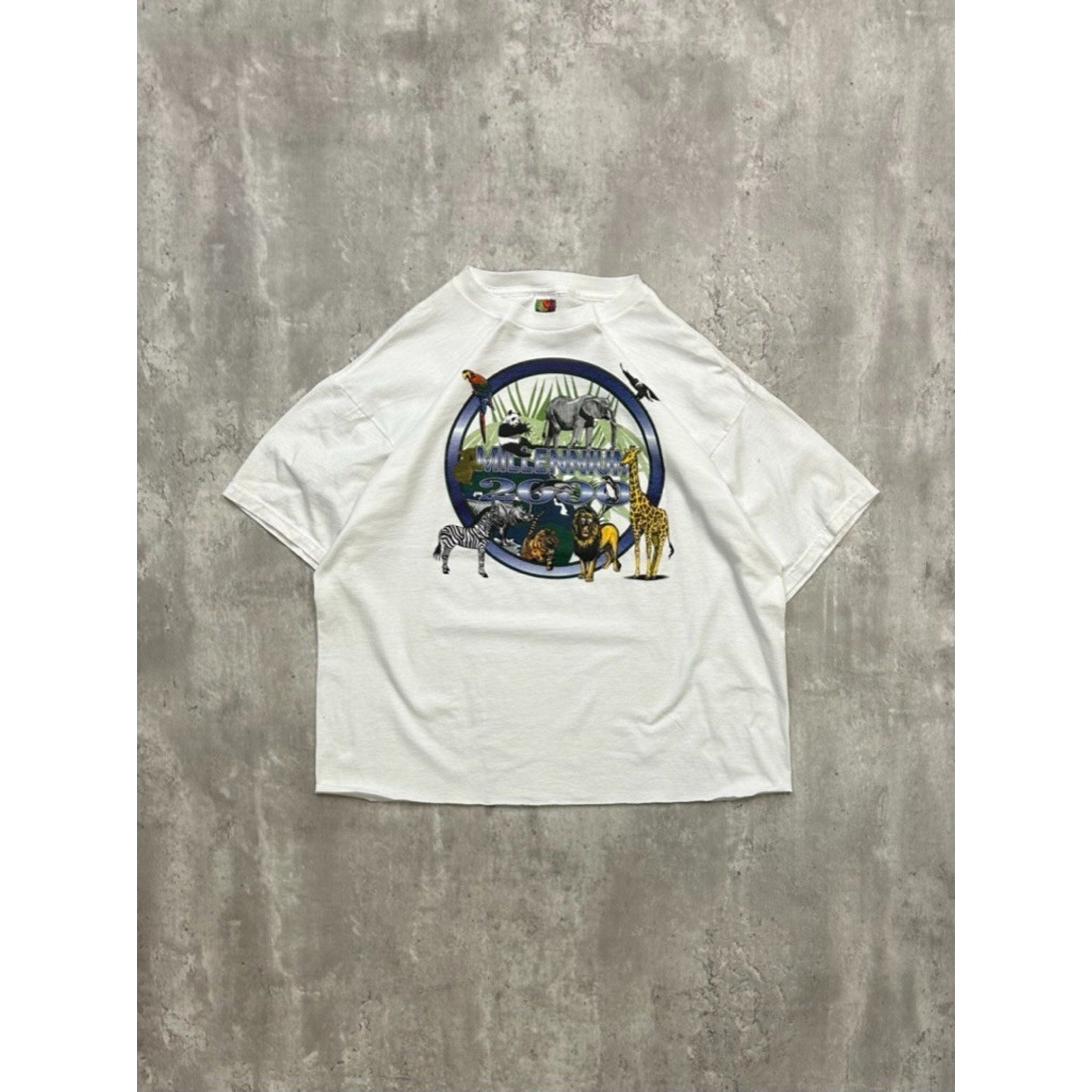 Vintage Millenium 2000 Animal Nature Graphic Cropped T-Shirt Size XL