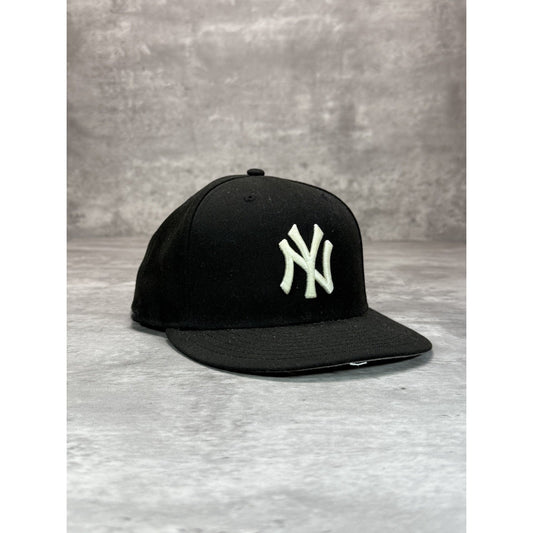 New York Yankees MLB Embroidered Logo Baseball Fitted Hat 7 1/2 Black