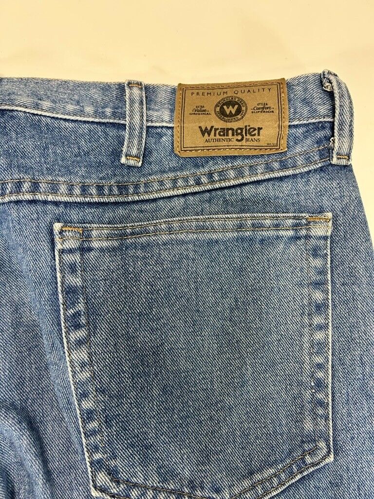 Vintage Wrangler Authentic Jeans Medium Wash Denim Pants Size 36W Blue