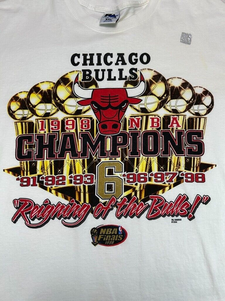 Vintage 1998 Chicago Bulls NBA Champions Trophy Graphic T-Shirt Size 2XL