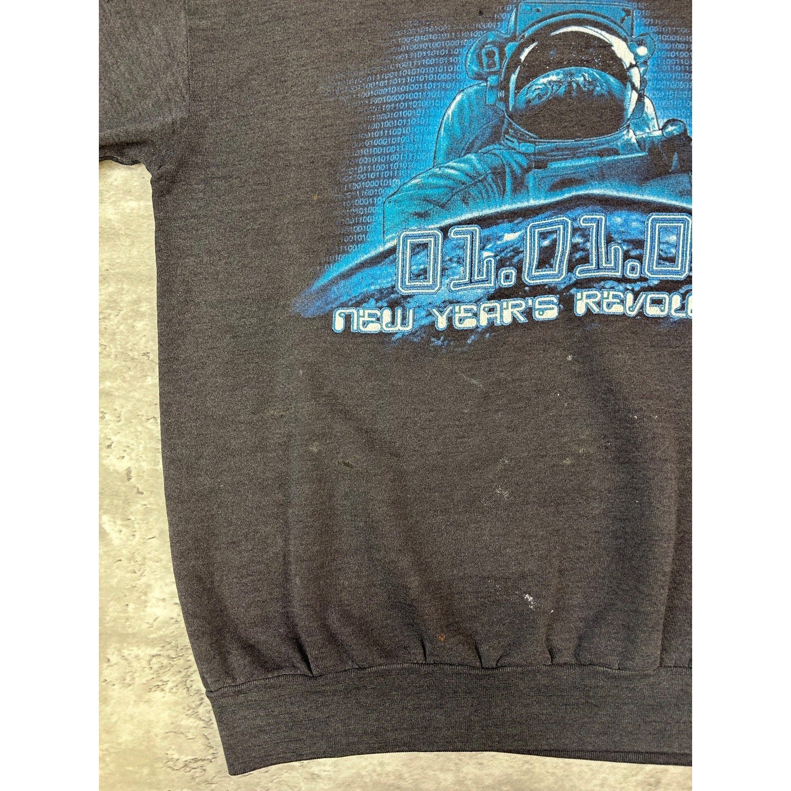 Vintage 2000 New Years Revolution Astronaut Graphic Sweatshirt Size Large