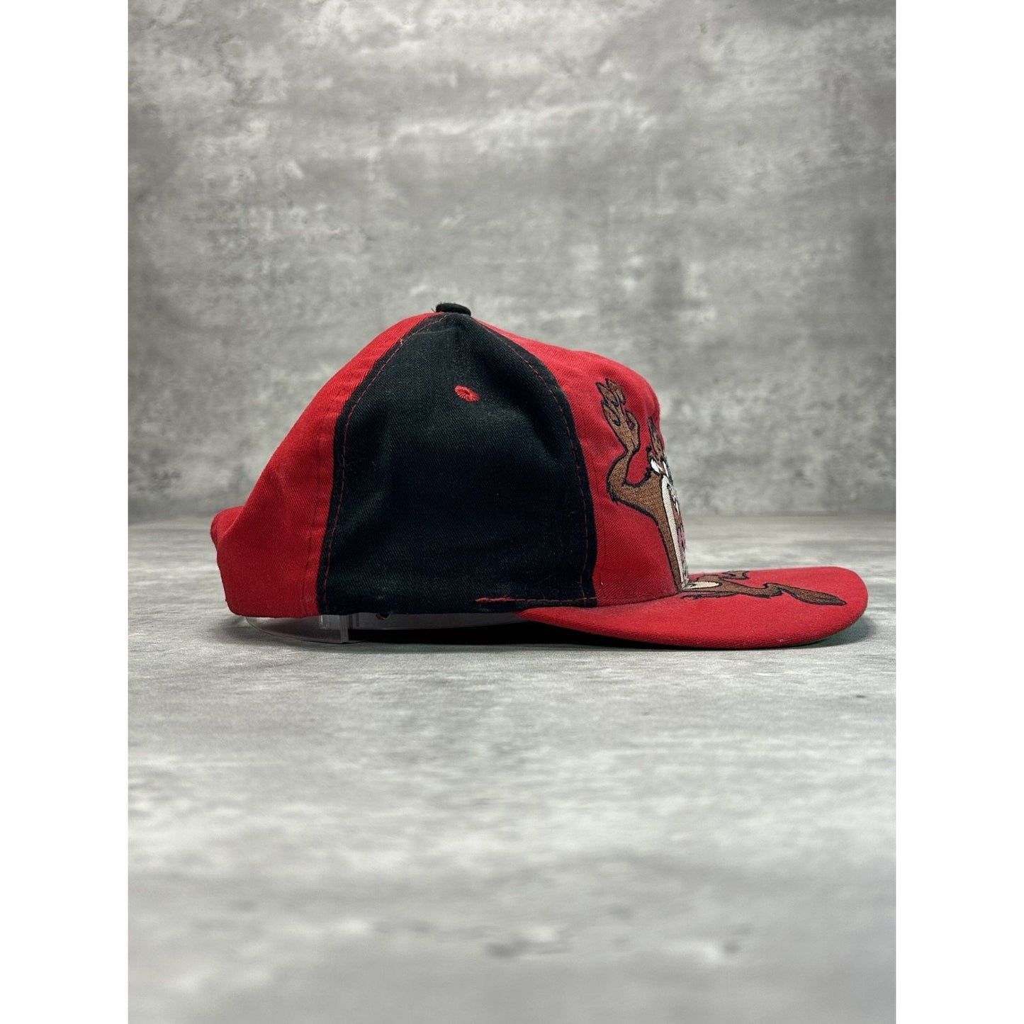 Vintage 1994 Looney Tunes Taz Embroidered Cartoon Character Snapback Hat OSFA