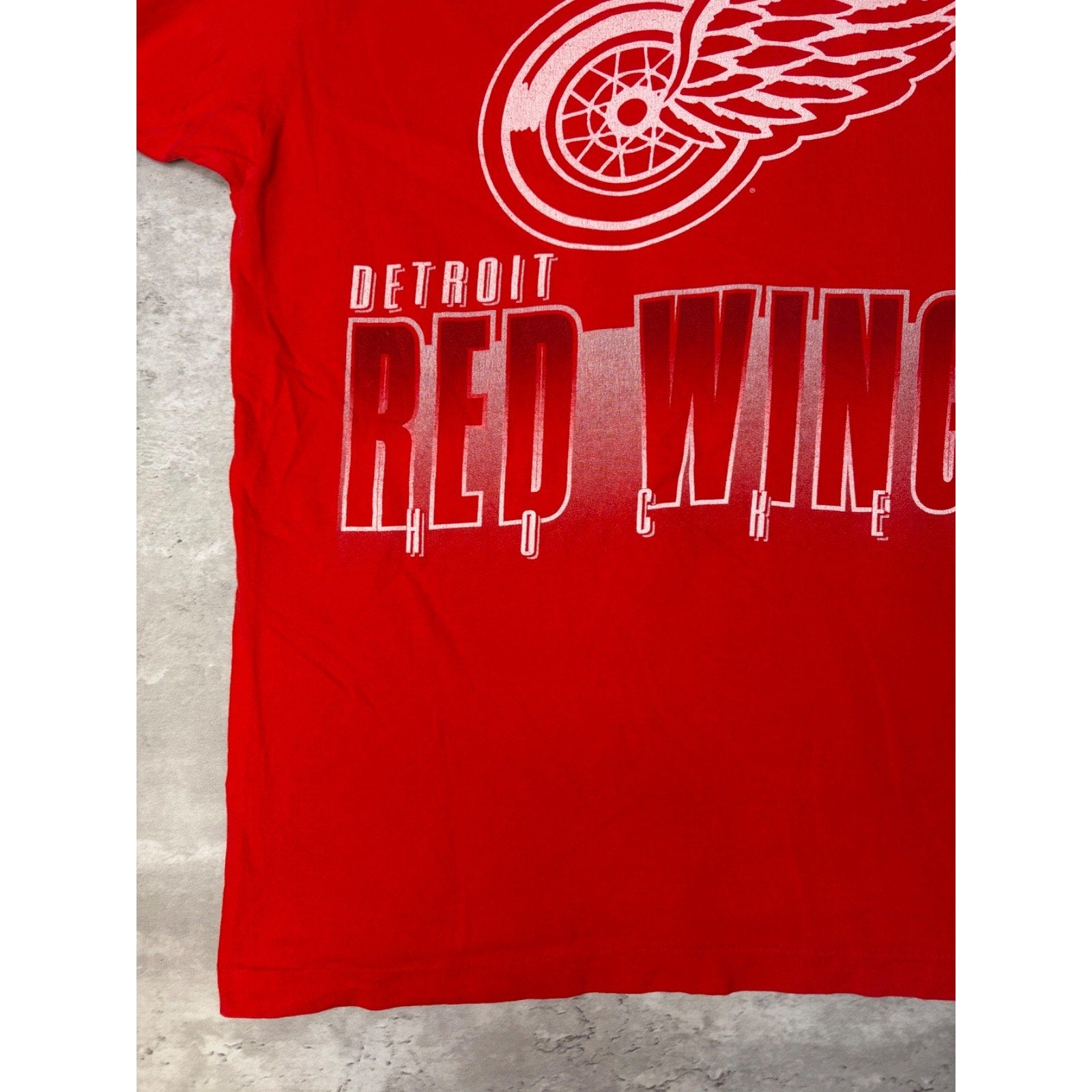 Vintage 90s Detroit Red Wings NHL Big Spellout Red Hockey T-Shirt Size Large