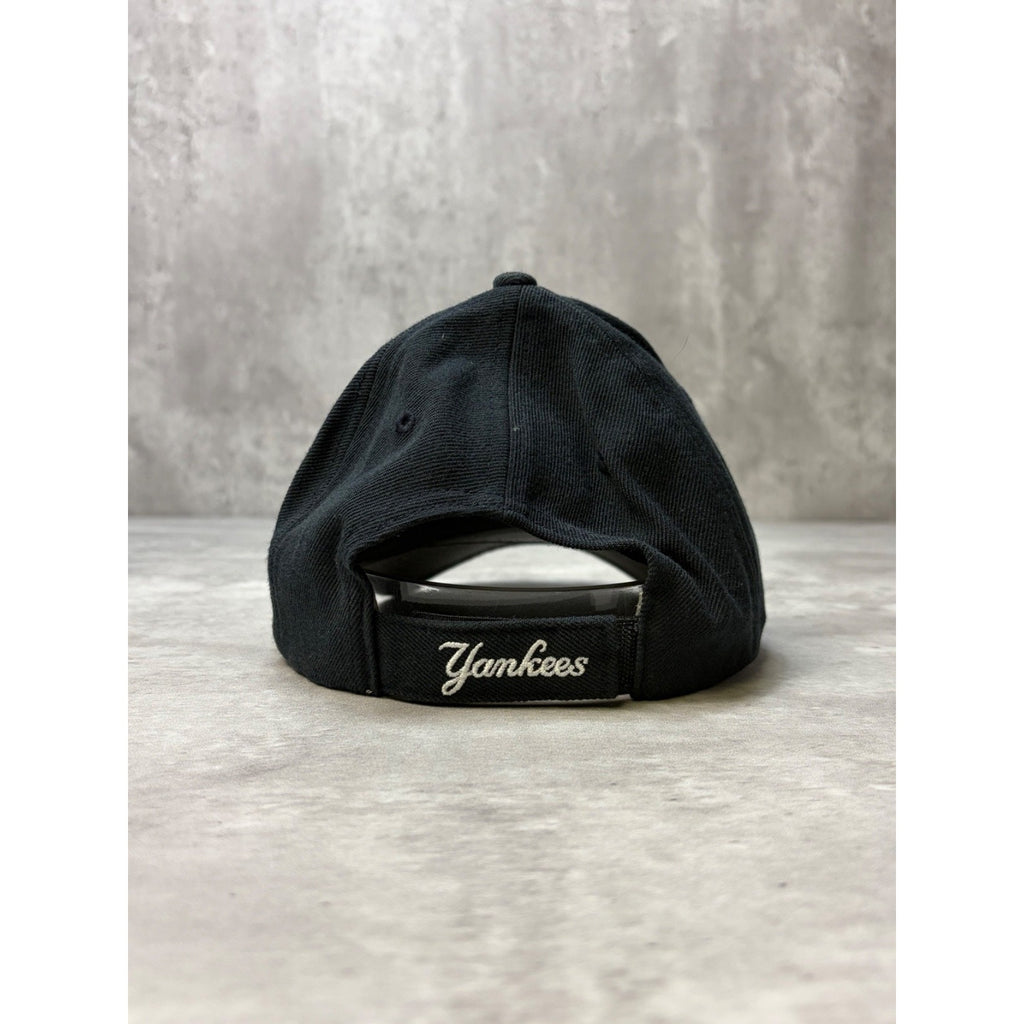 Vintage New York Yankees MLB Embroidered Logo Baseball Strapback Hat OSFA
