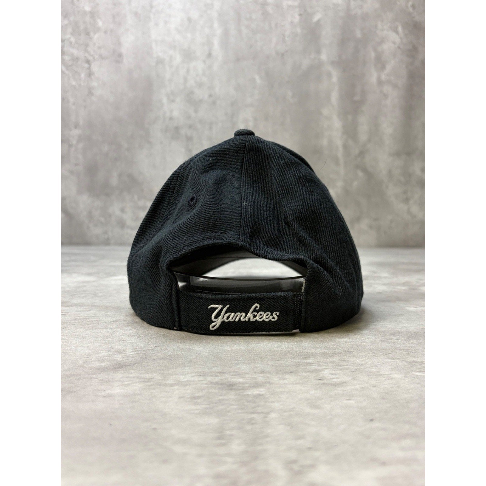 Vintage New York Yankees MLB Embroidered Logo Baseball Strapback Hat OSFA