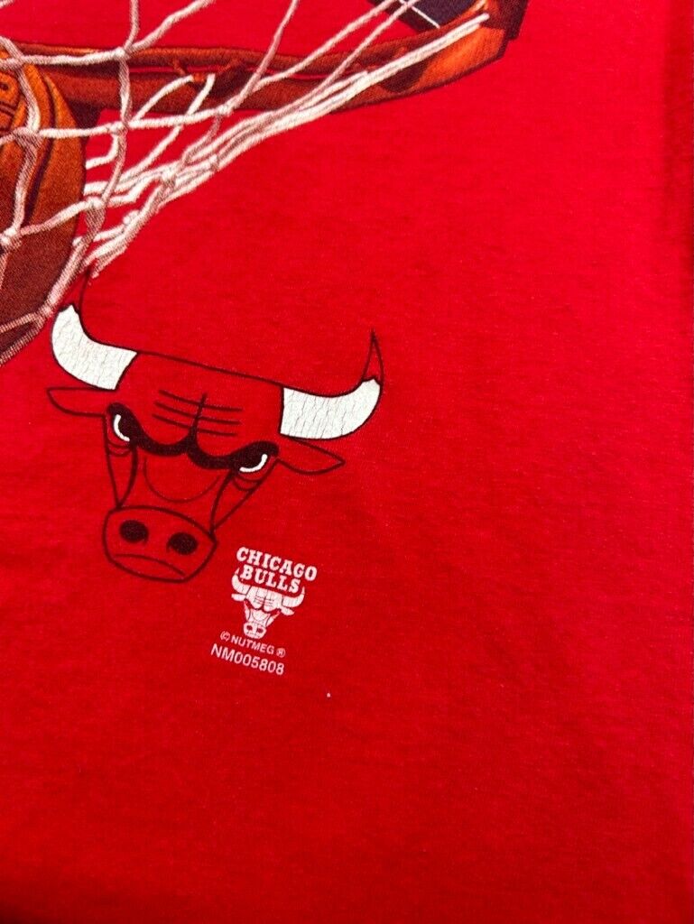 Vintage 90s Chicago Bulls NBA Basketball Graphic T-Shirt Size Small Red