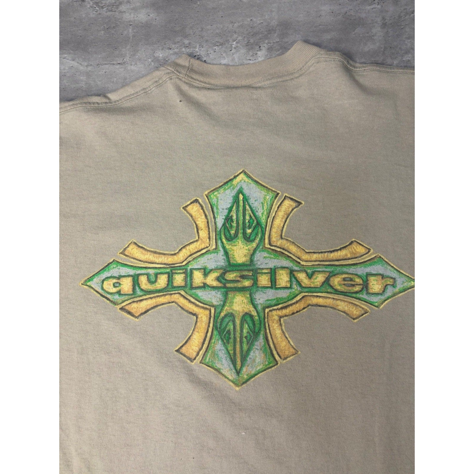 Vintage Y2K Quiksilver Emblem Spellout Beige Graphic T-Shirt Size XL