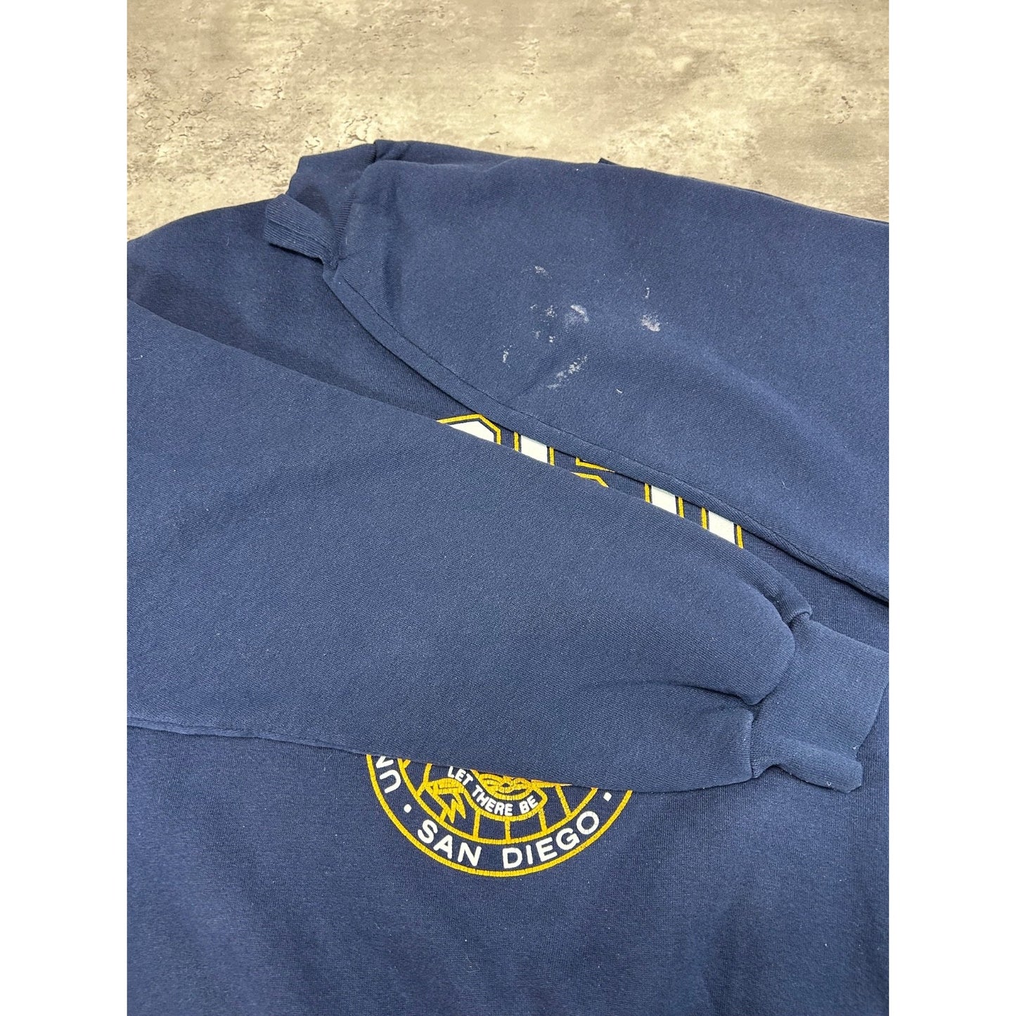 Vintage 90s UCSD NCAA Collegiate Crest Graphic Crewneck Sweatshirt Size Large
