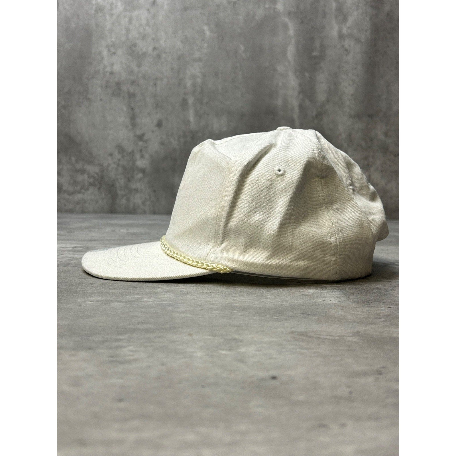 Vintage 80s/90s Blank White Snapback Hat OSFA