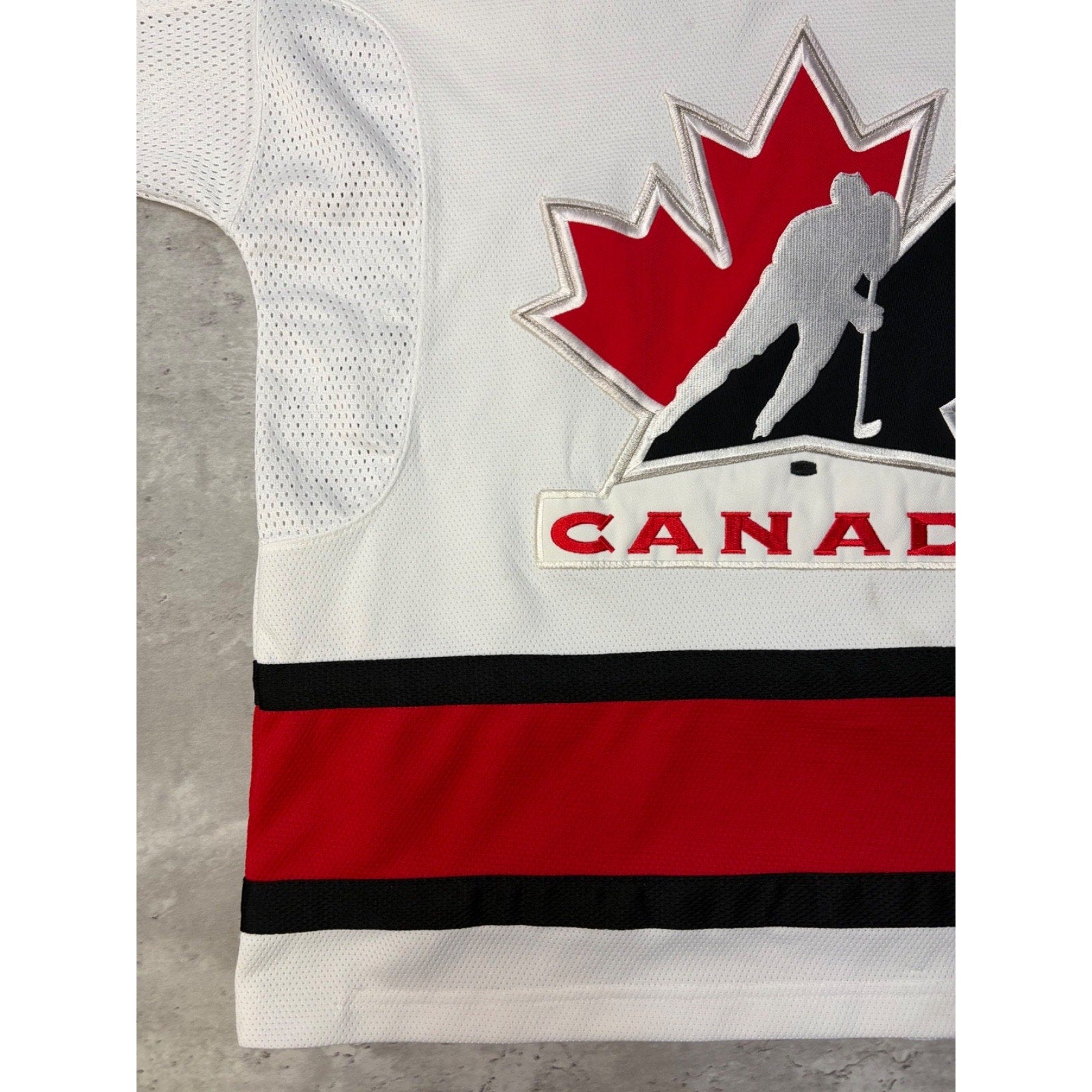 Team Canada NHL Embroidered Nike Hockey Jersey Size Small